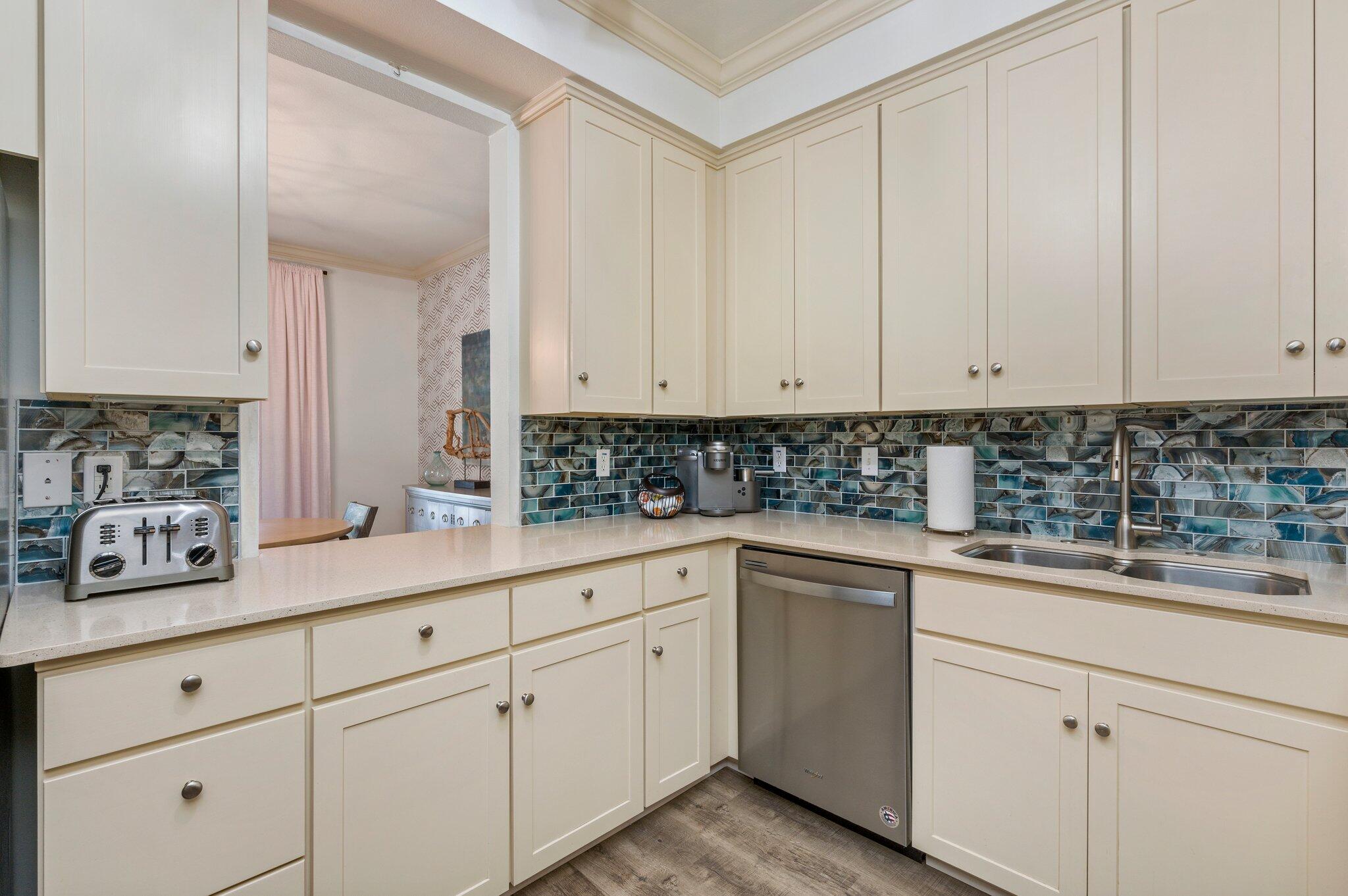13 W Henry Court, # 5-2