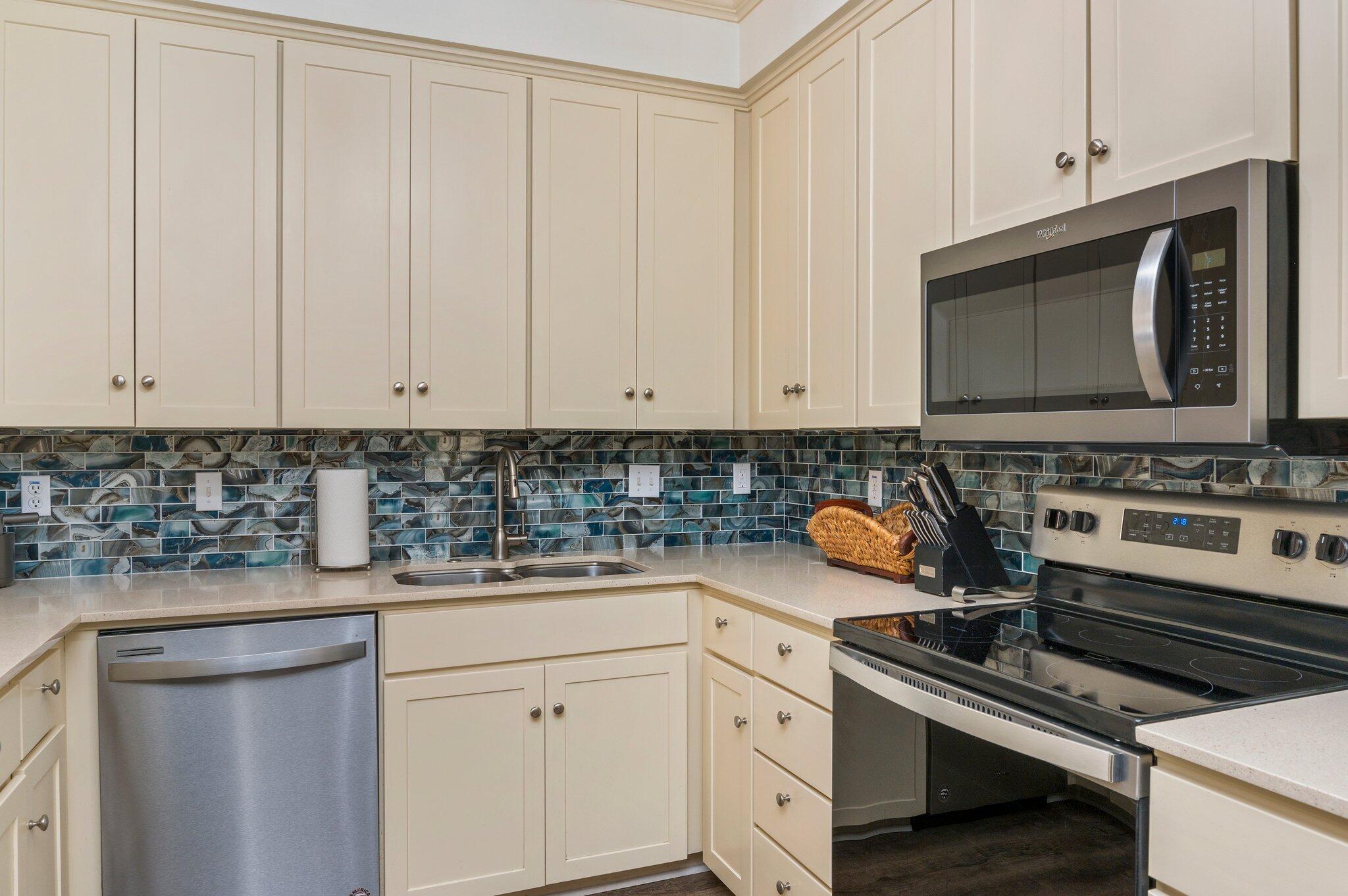 13 W Henry Court, # 5-2
