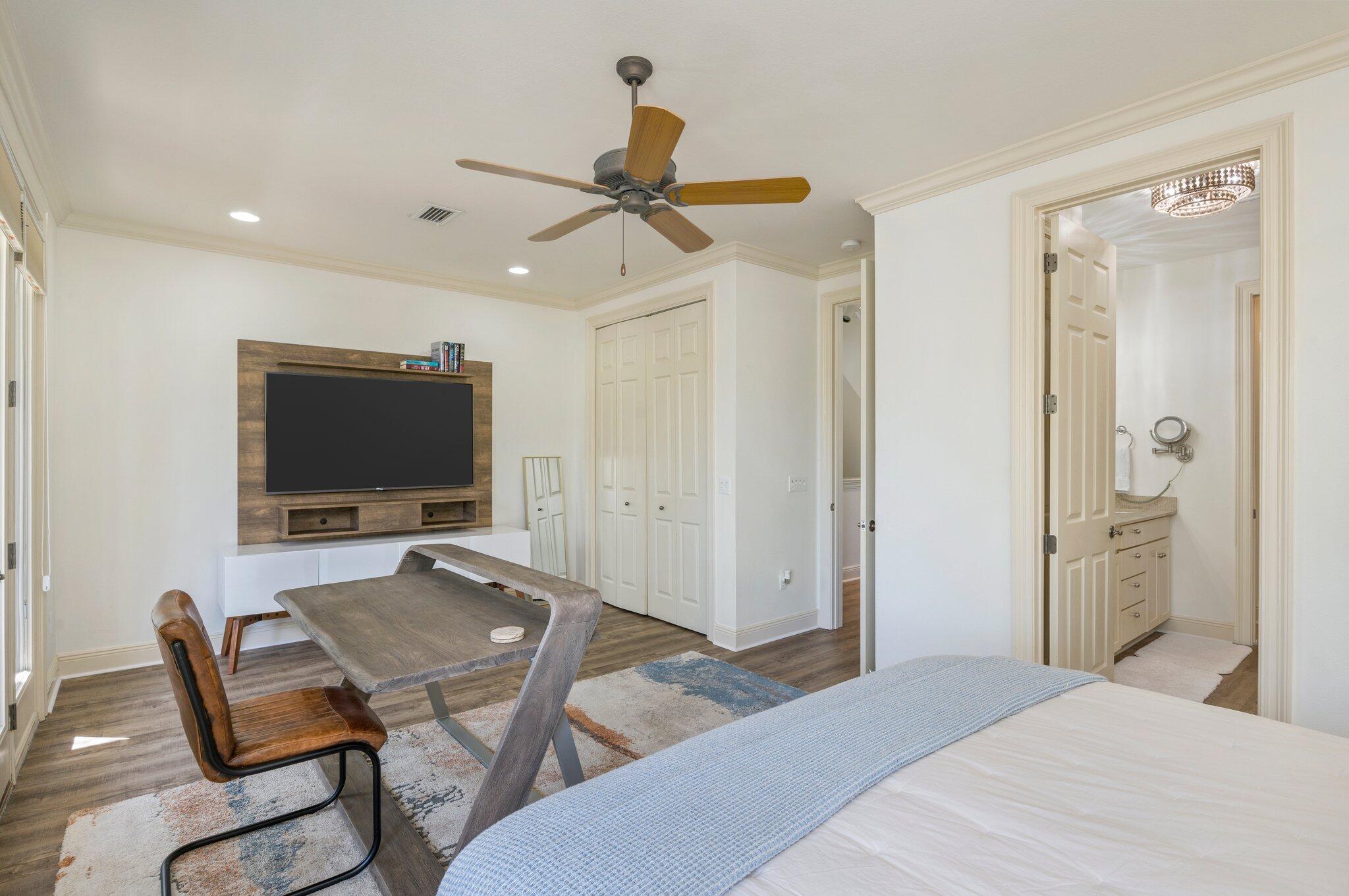 13 W Henry Court, # 5-2