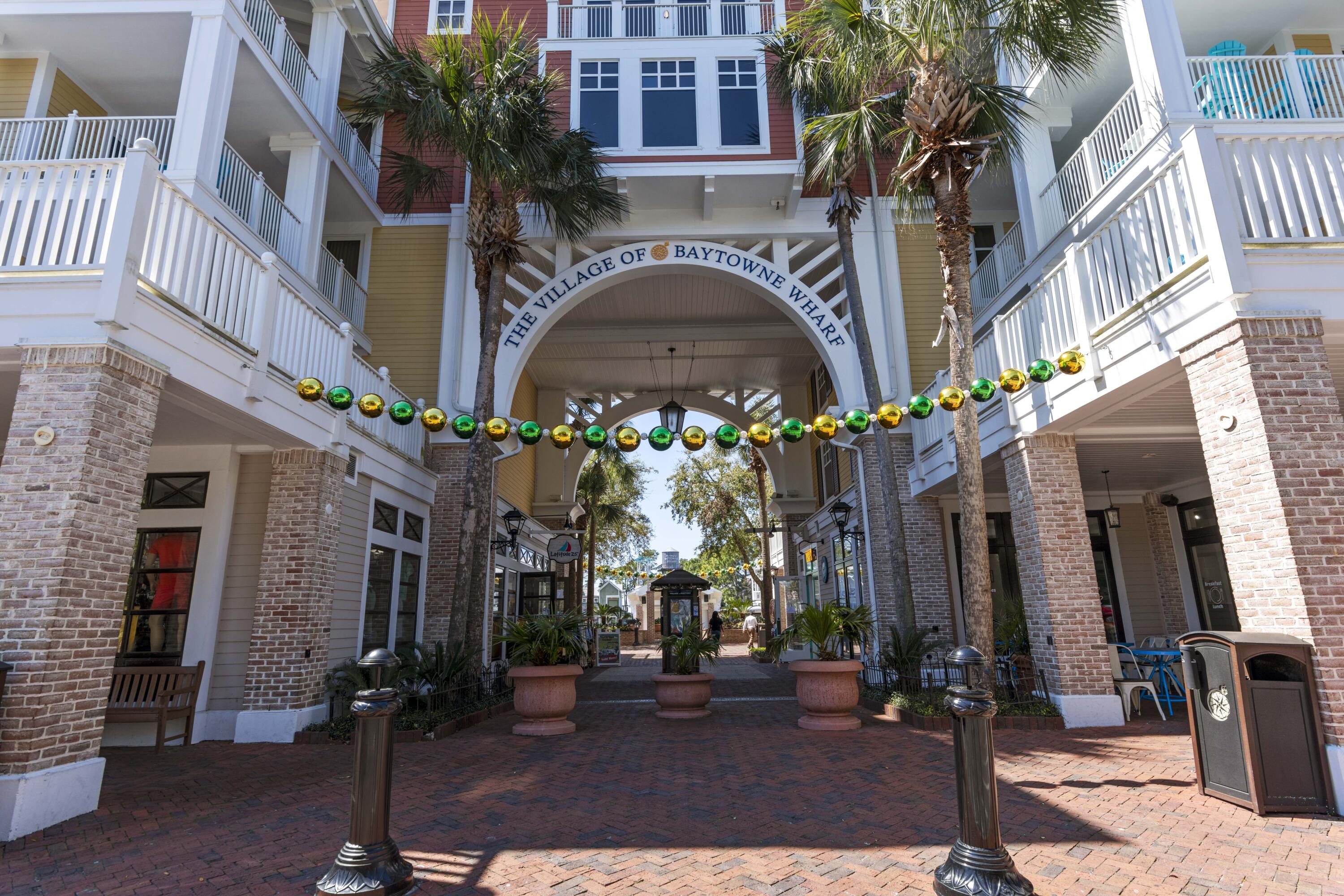9100 Baytowne Wharf Boulevard, 550-551