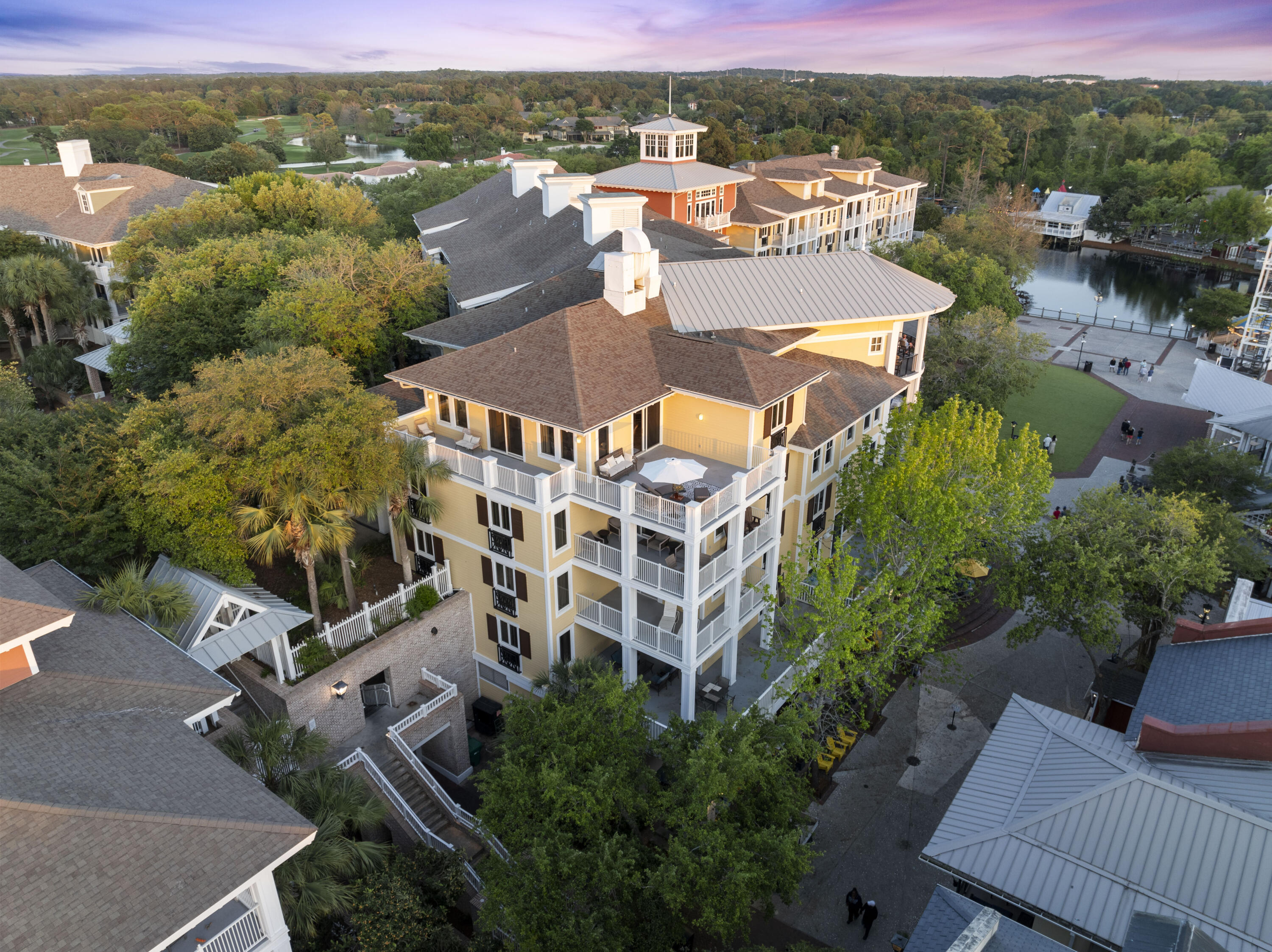 9100 Baytowne Wharf Boulevard, 550-551