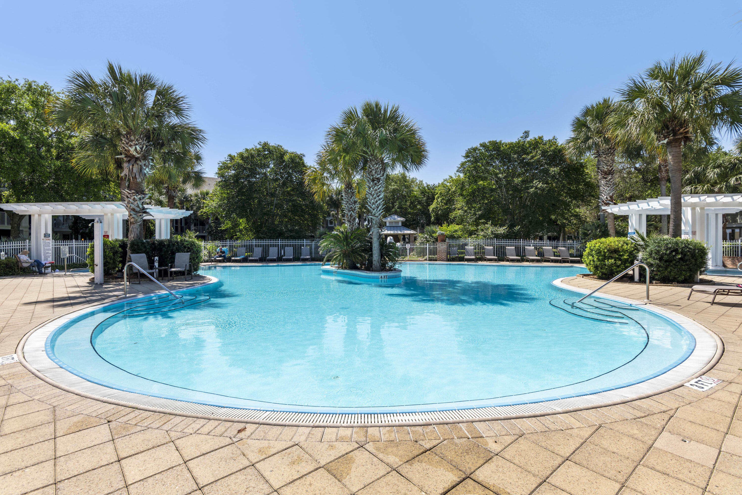 9100 Baytowne Wharf Boulevard, 550-551