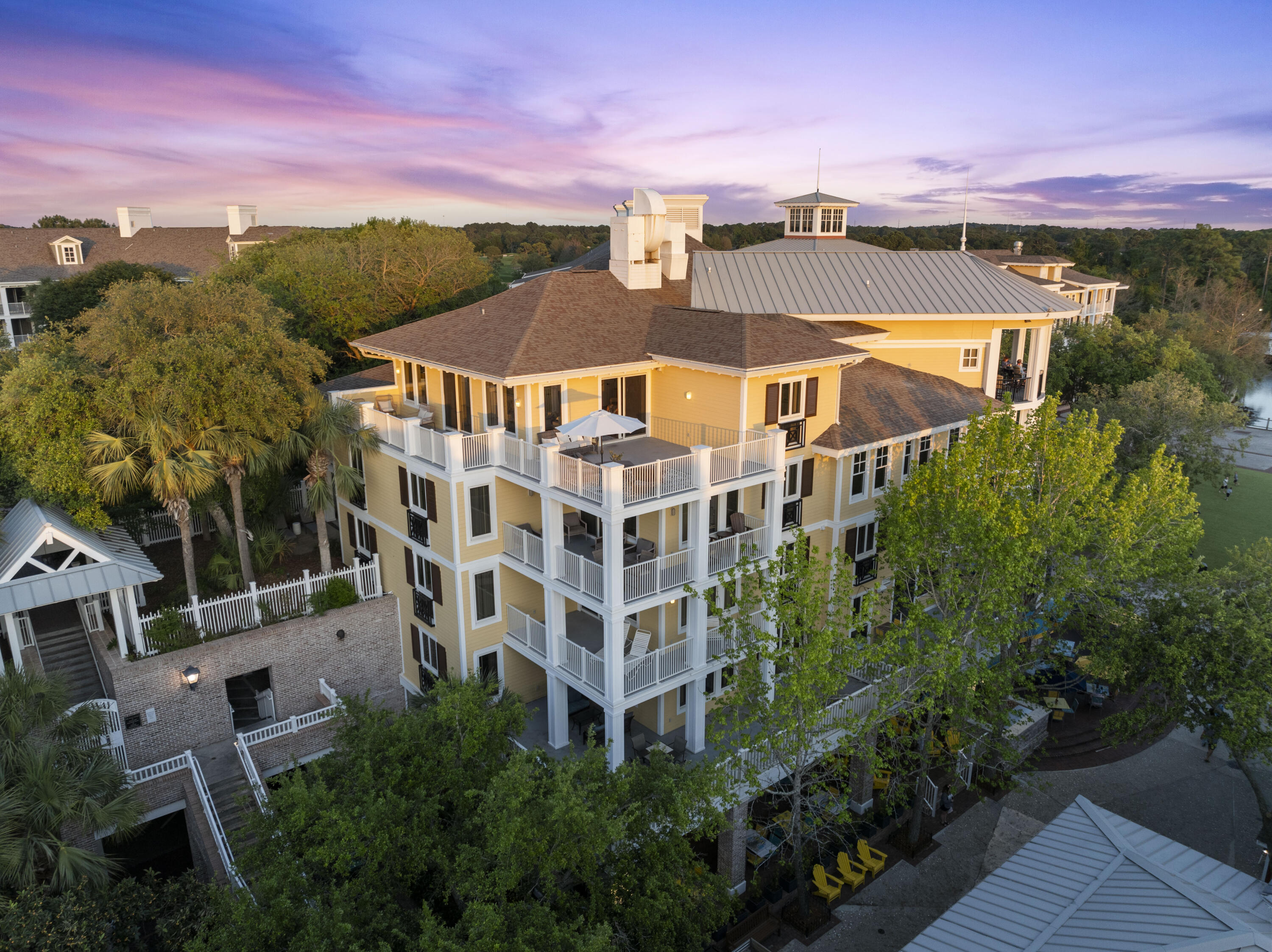 9100 Baytowne Wharf Boulevard, 550-551