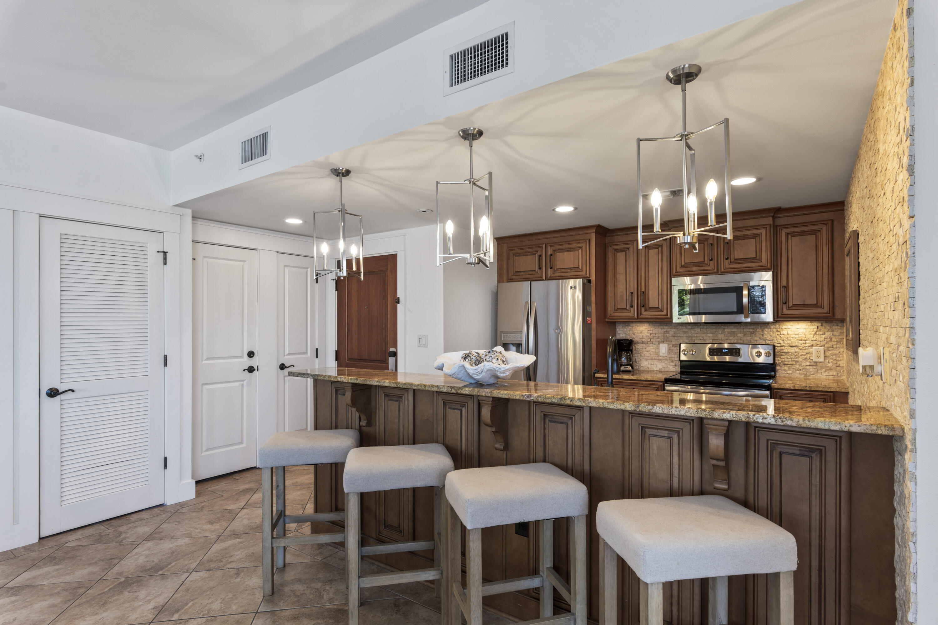 9100 Baytowne Wharf Boulevard, 550-551