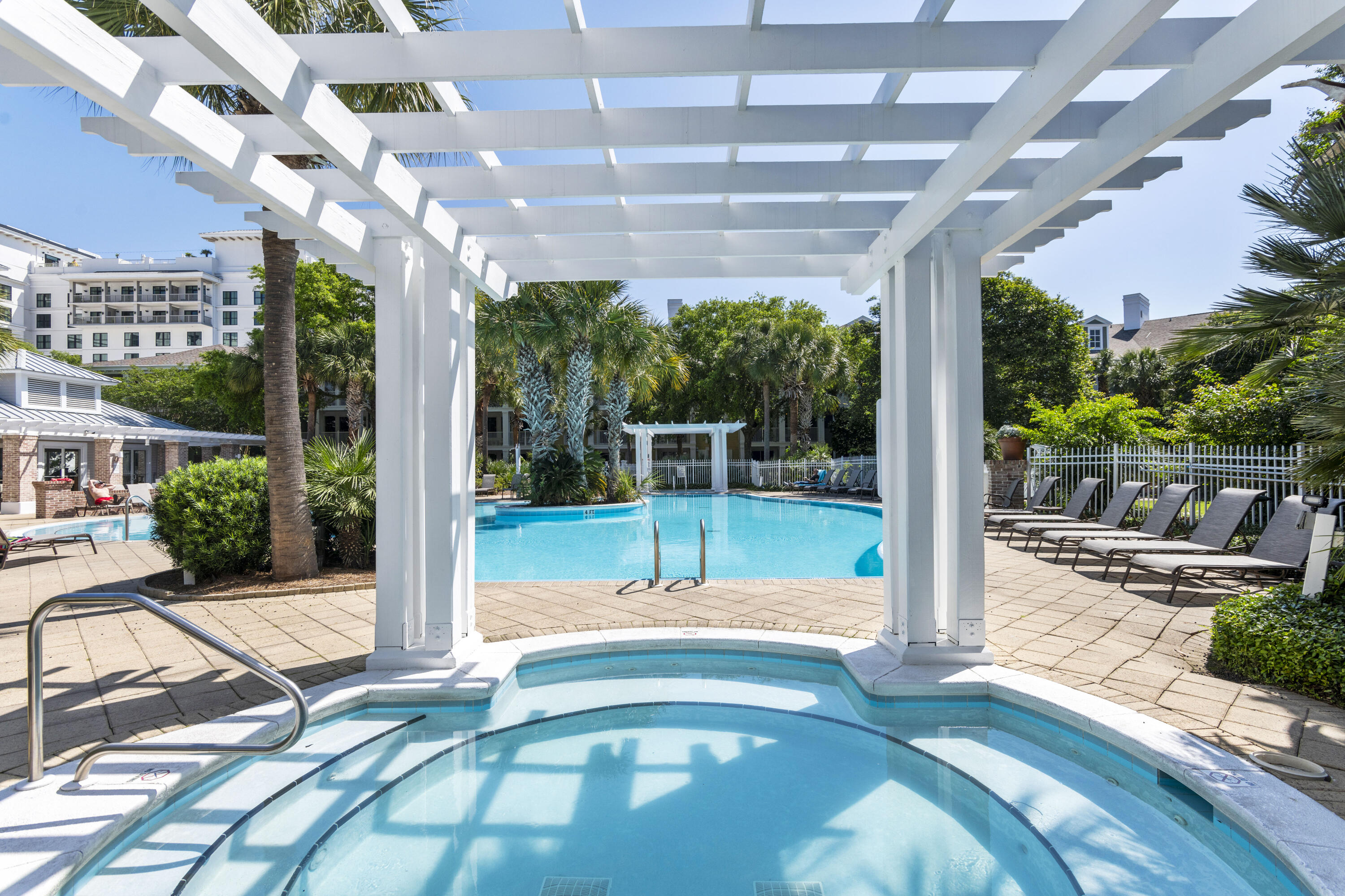 9100 Baytowne Wharf Boulevard, 550-551