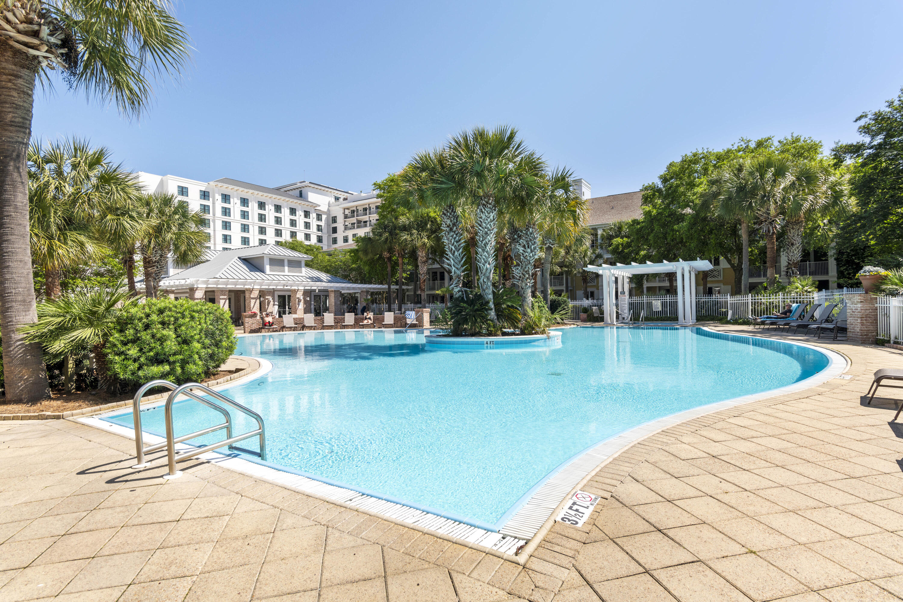 9100 Baytowne Wharf Boulevard, 550-551