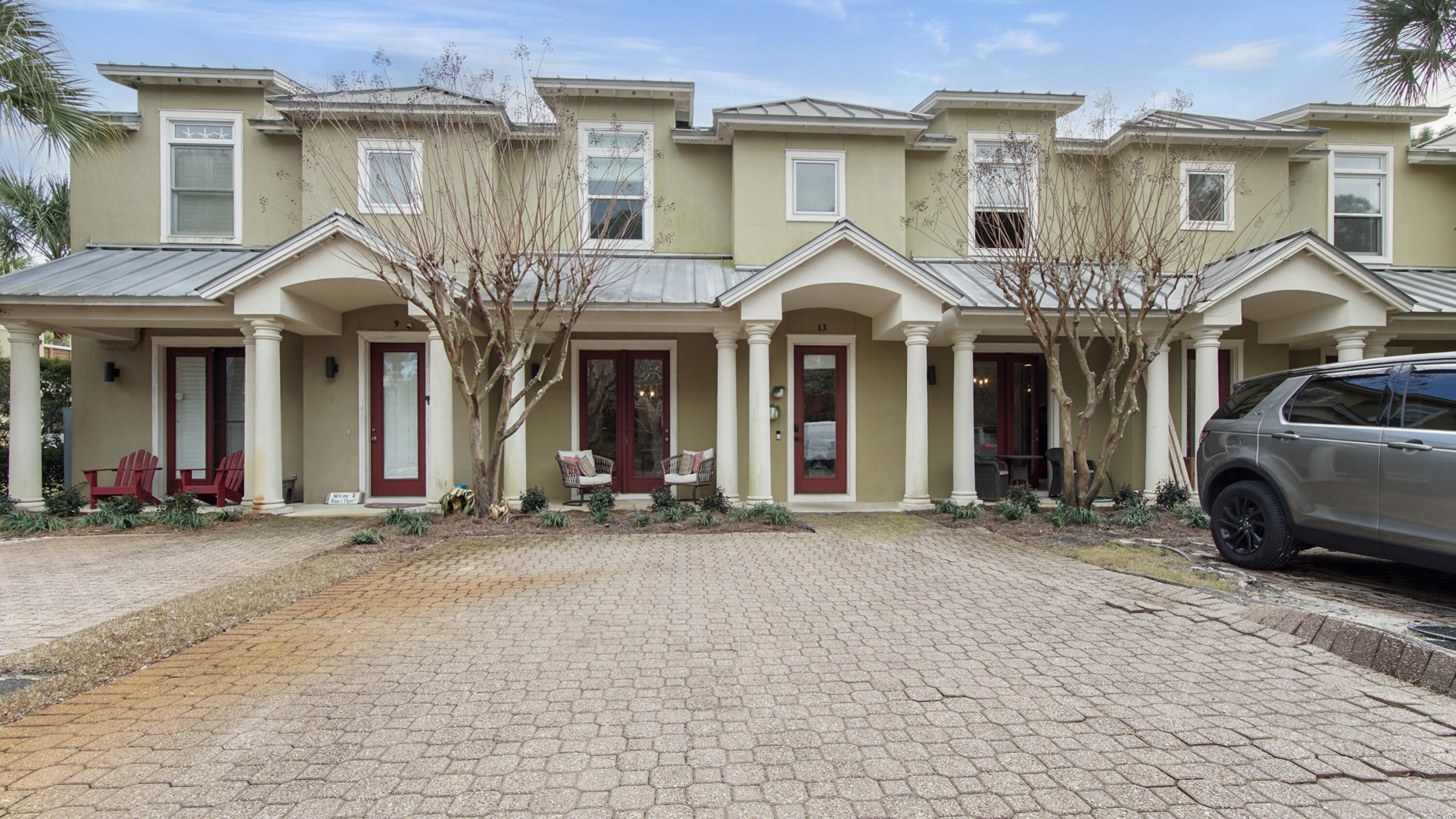13 W Henry Court # 5-2
