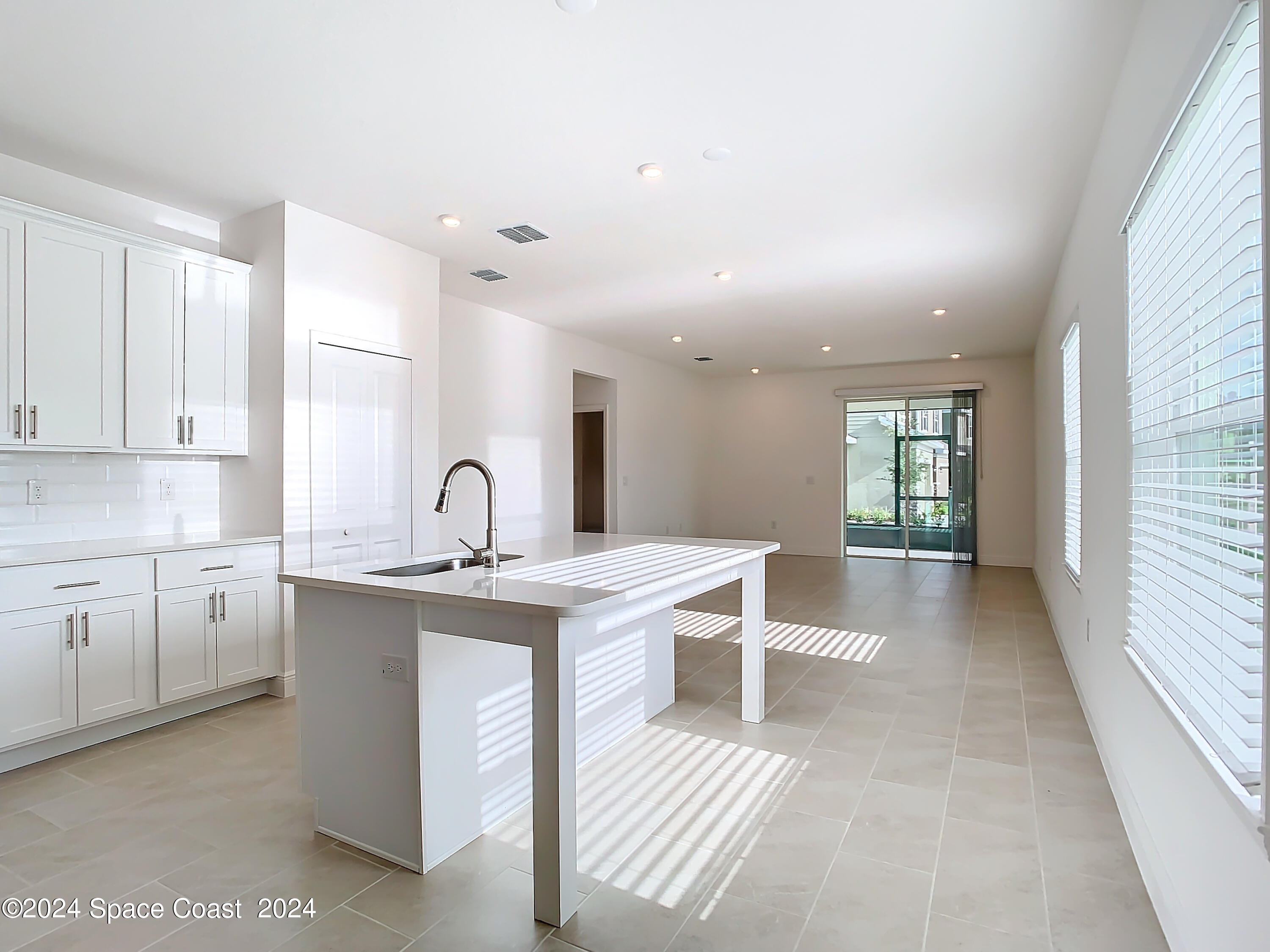 1035 Grantham Lane SE