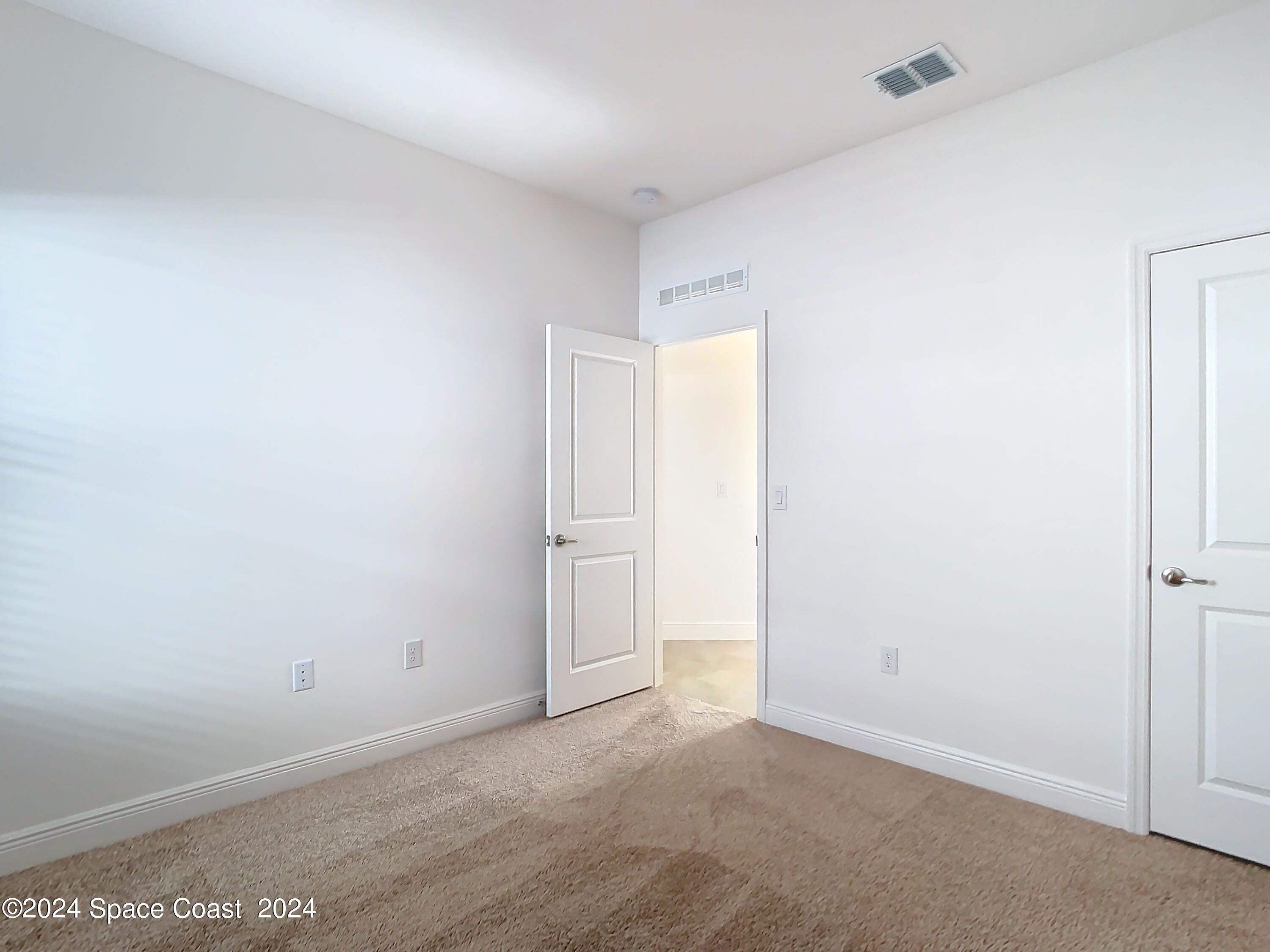 1035 Grantham Lane SE