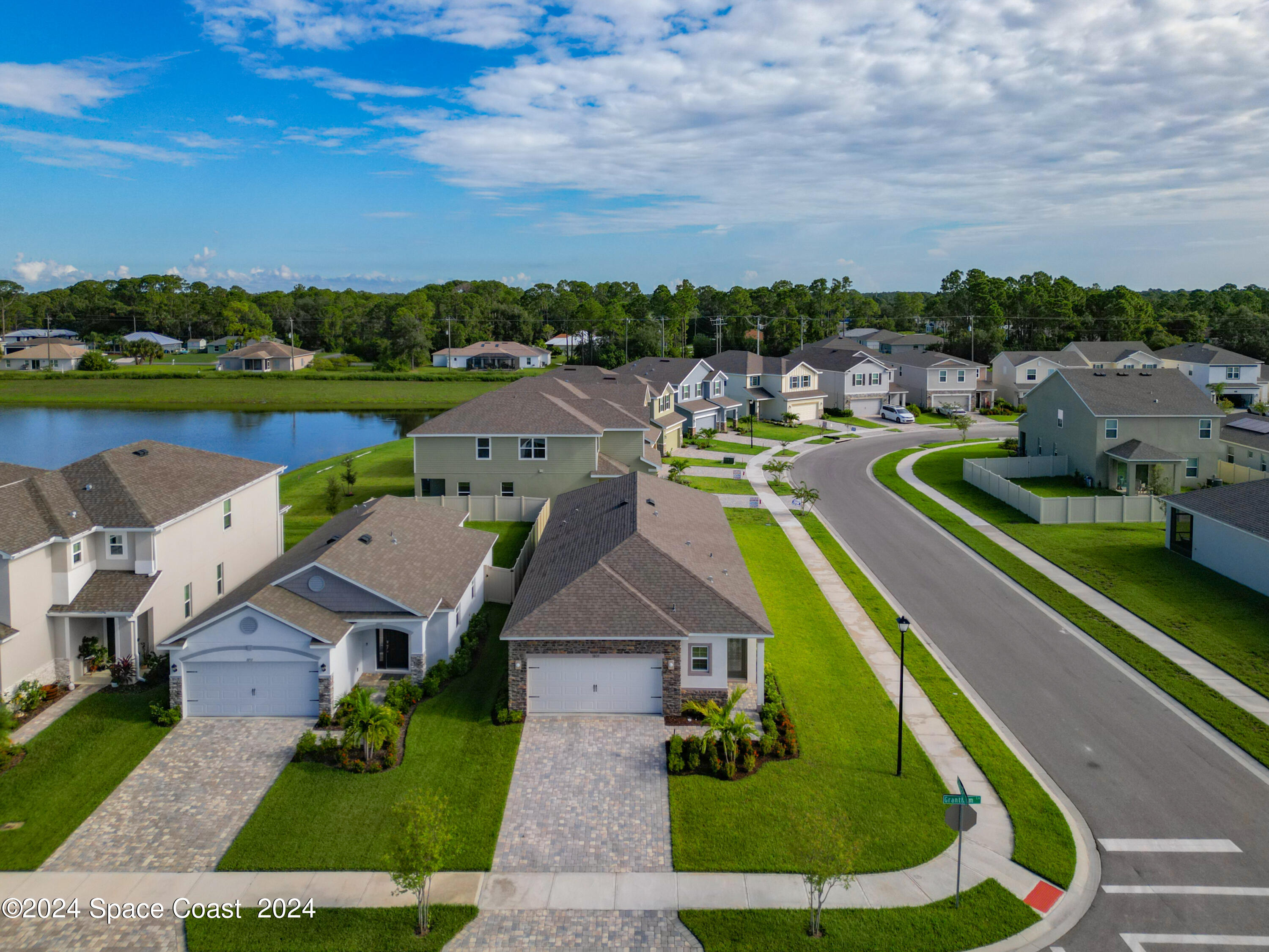 1035 Grantham Lane SE