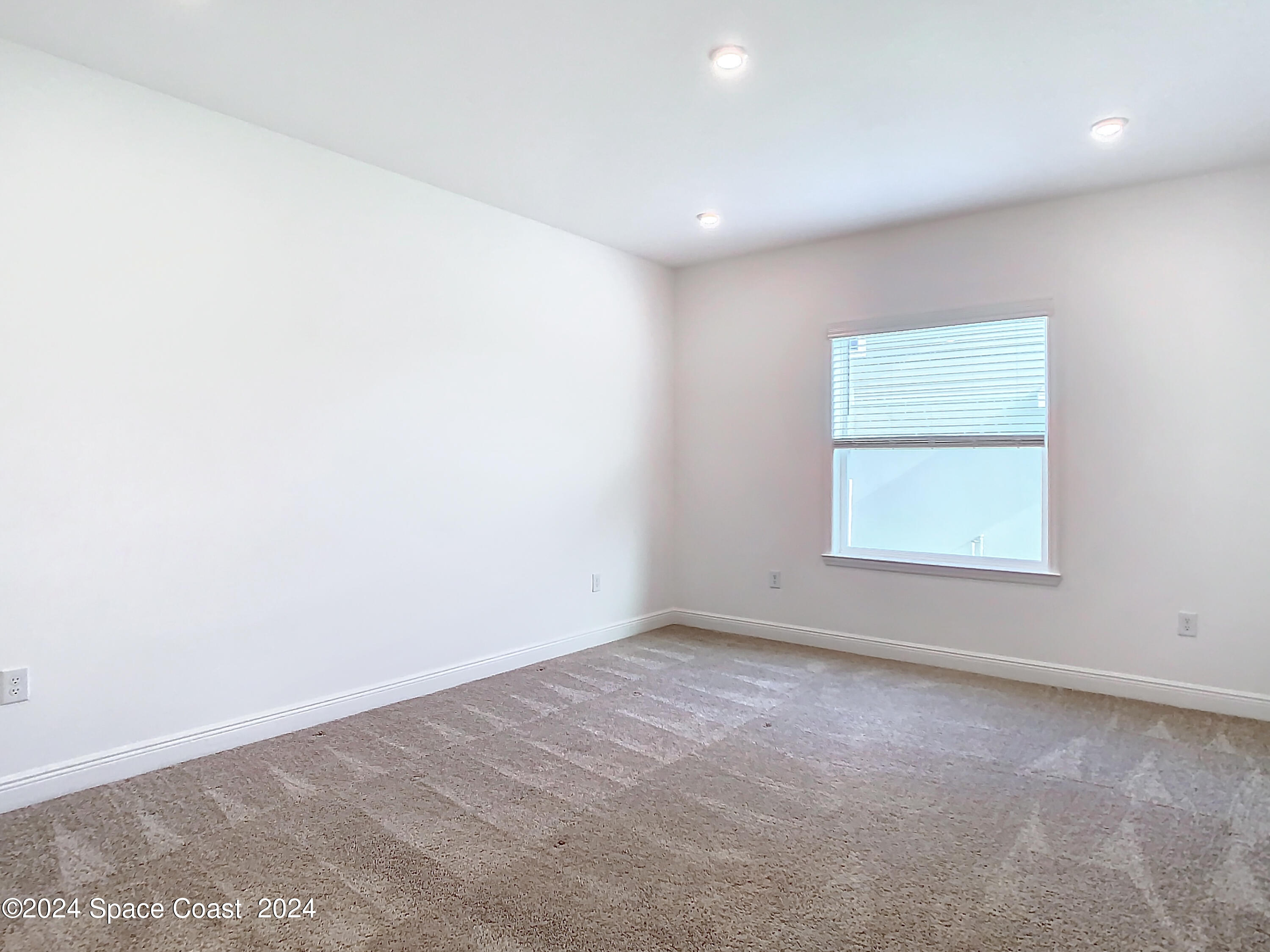 1035 Grantham Lane SE