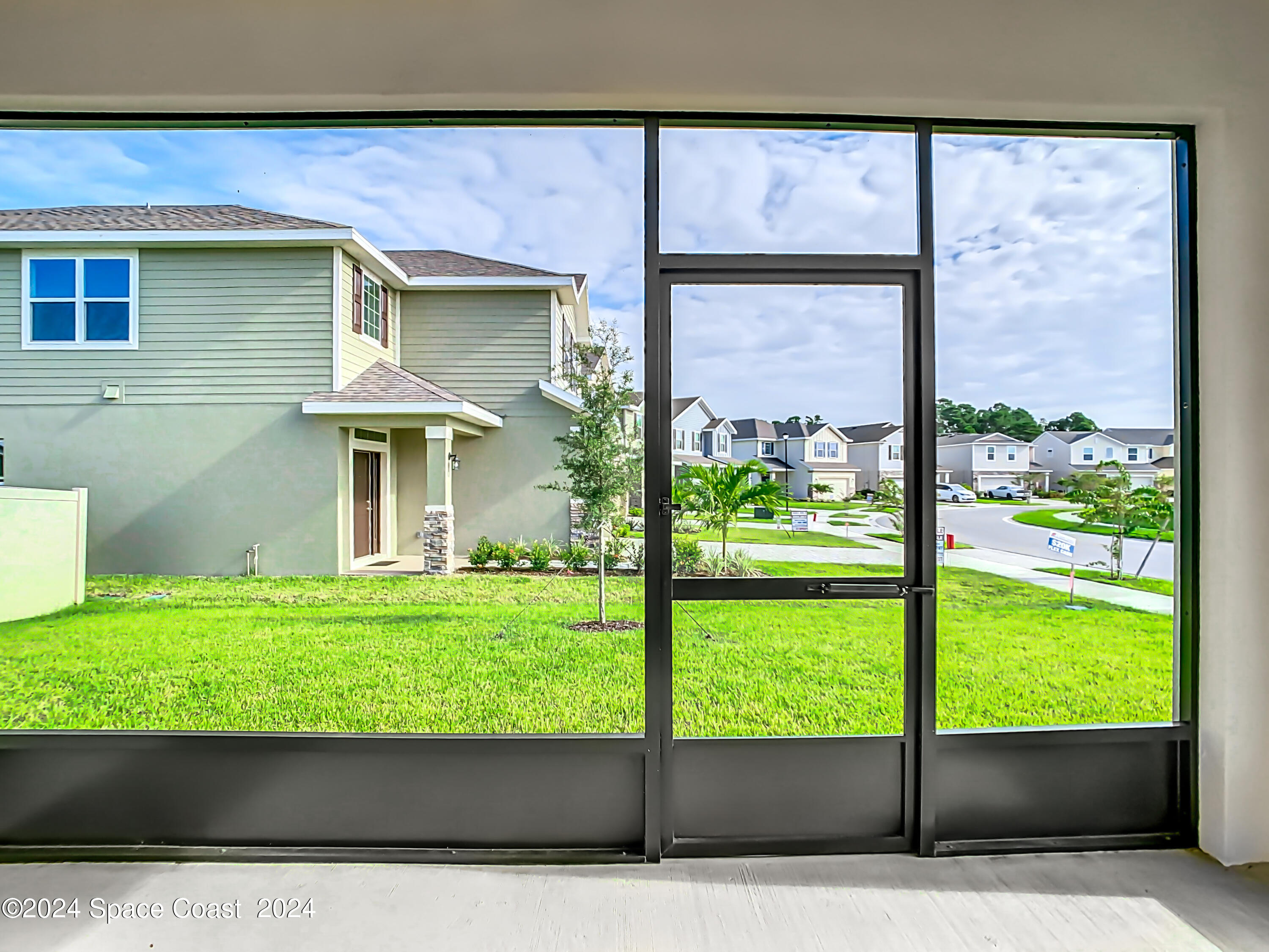 1035 Grantham Lane SE