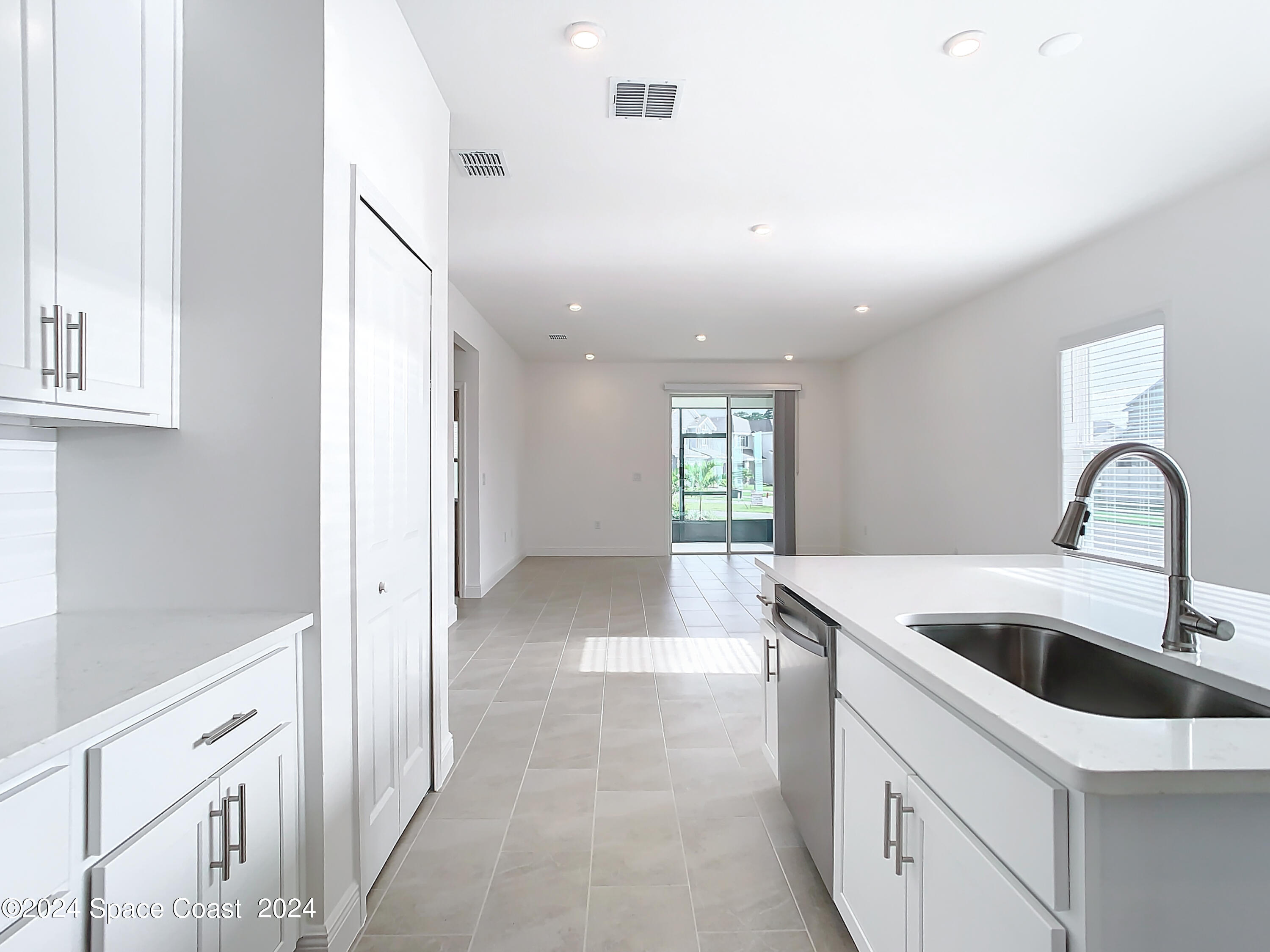 1035 Grantham Lane SE