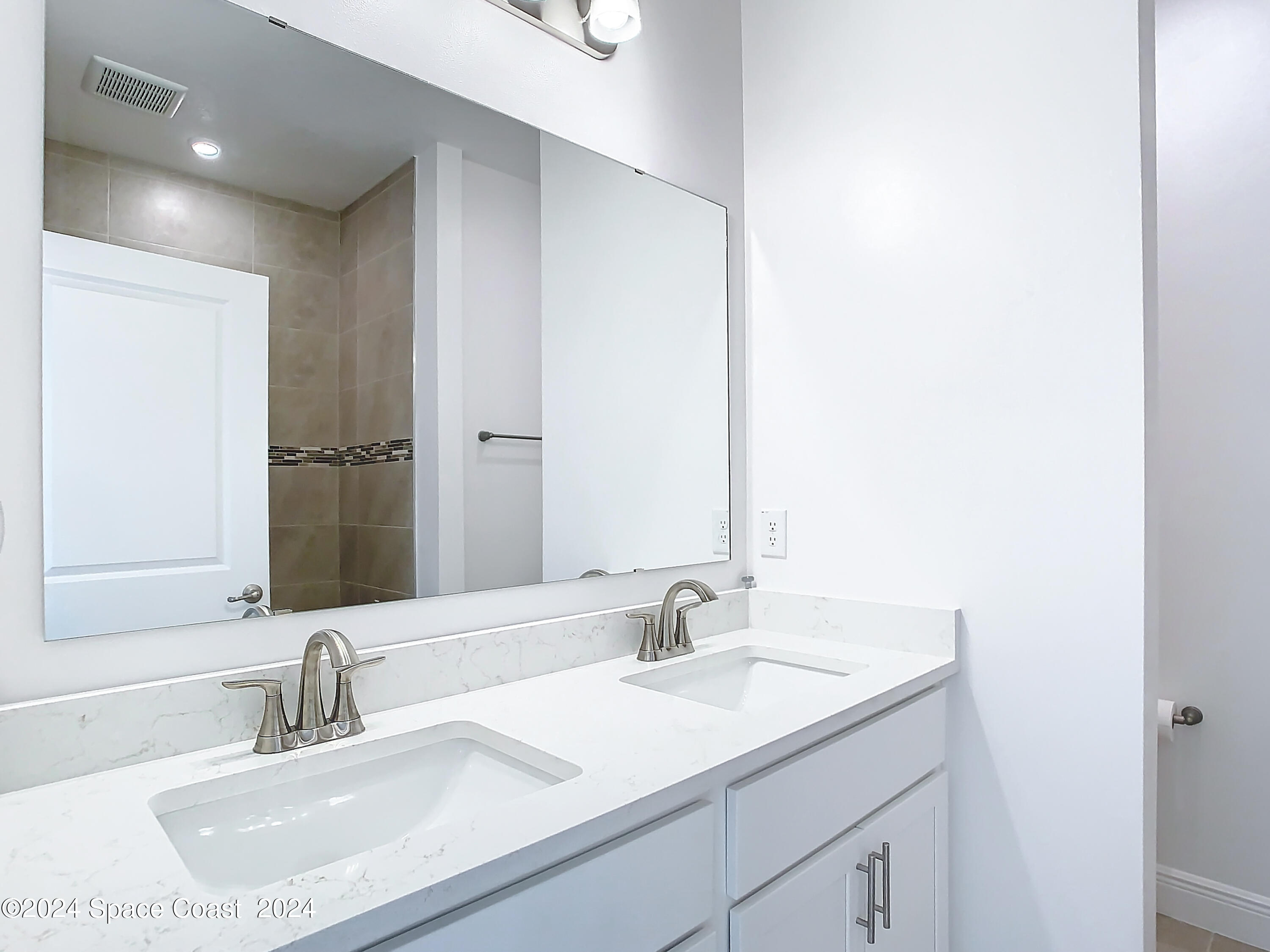 1035 Grantham Lane SE