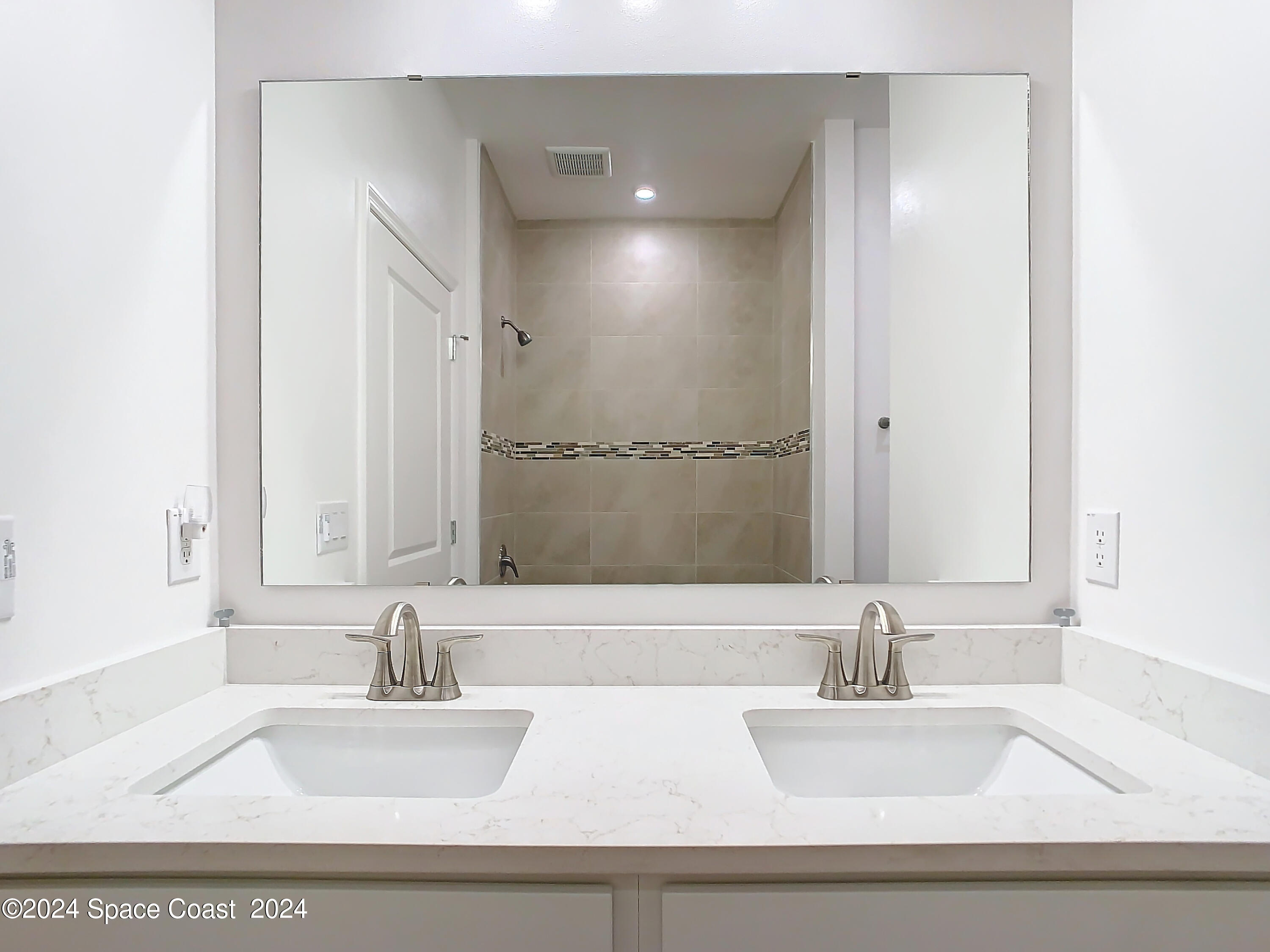 1035 Grantham Lane SE