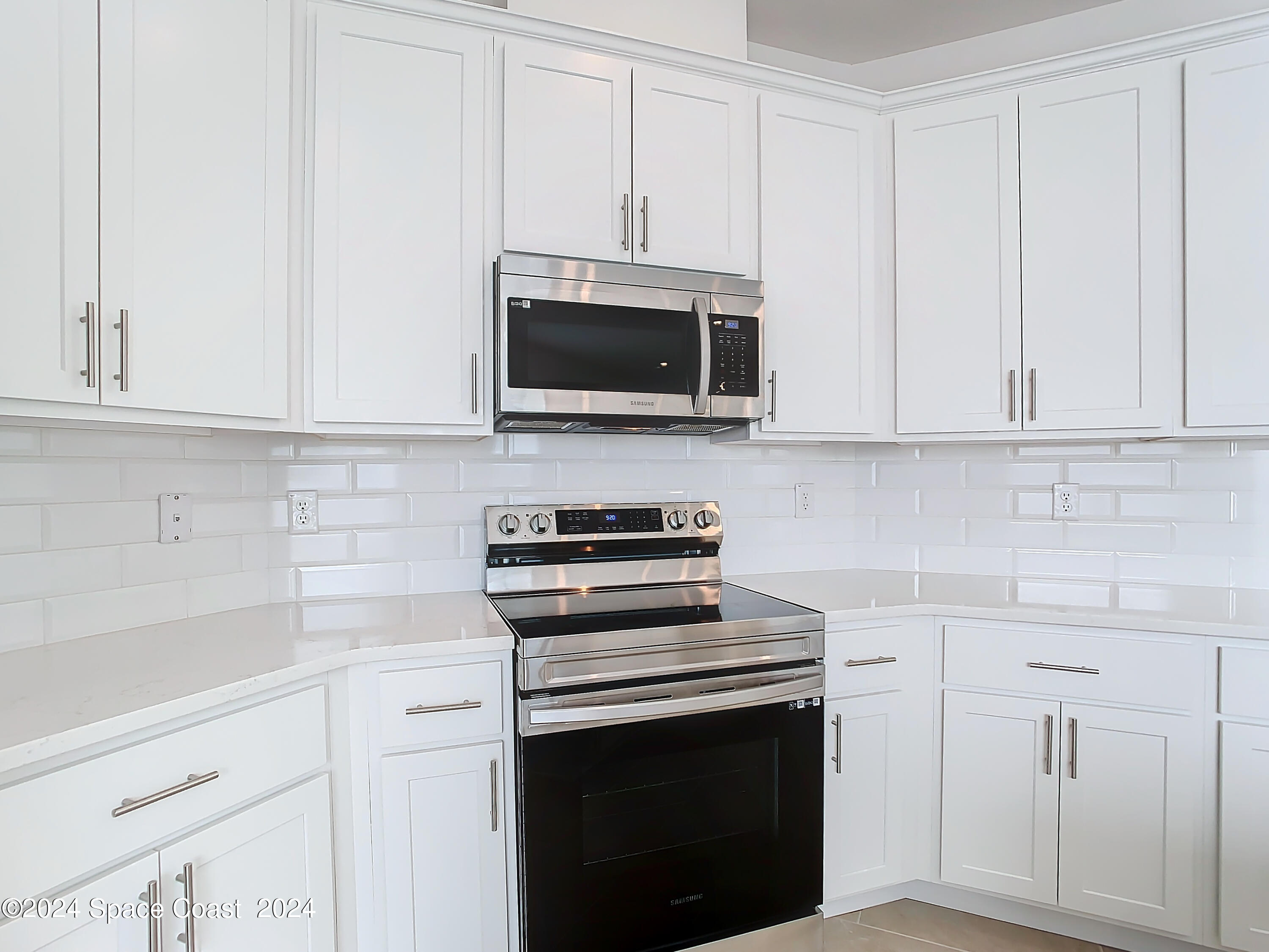 1035 Grantham Lane SE