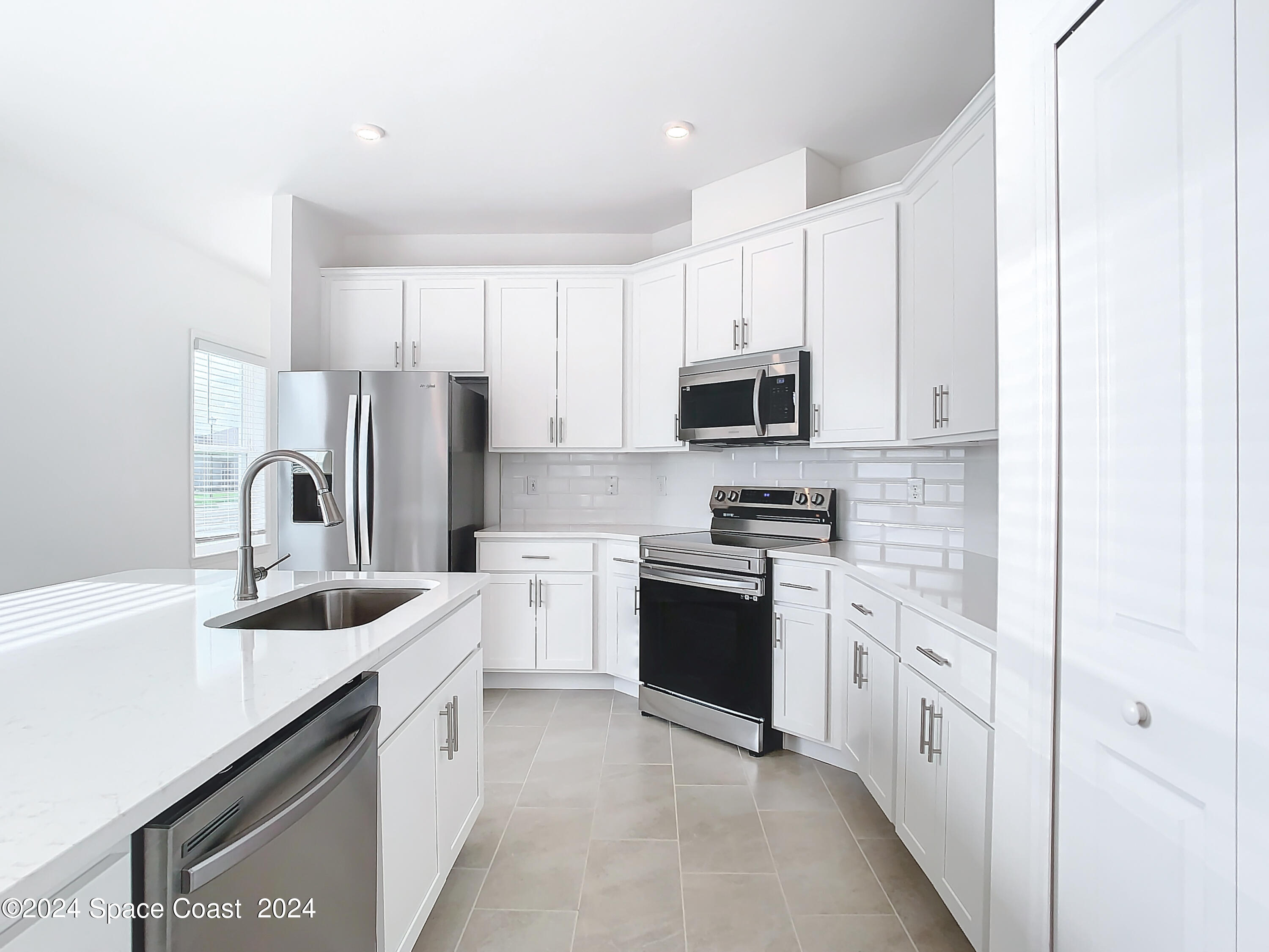 1035 Grantham Lane SE