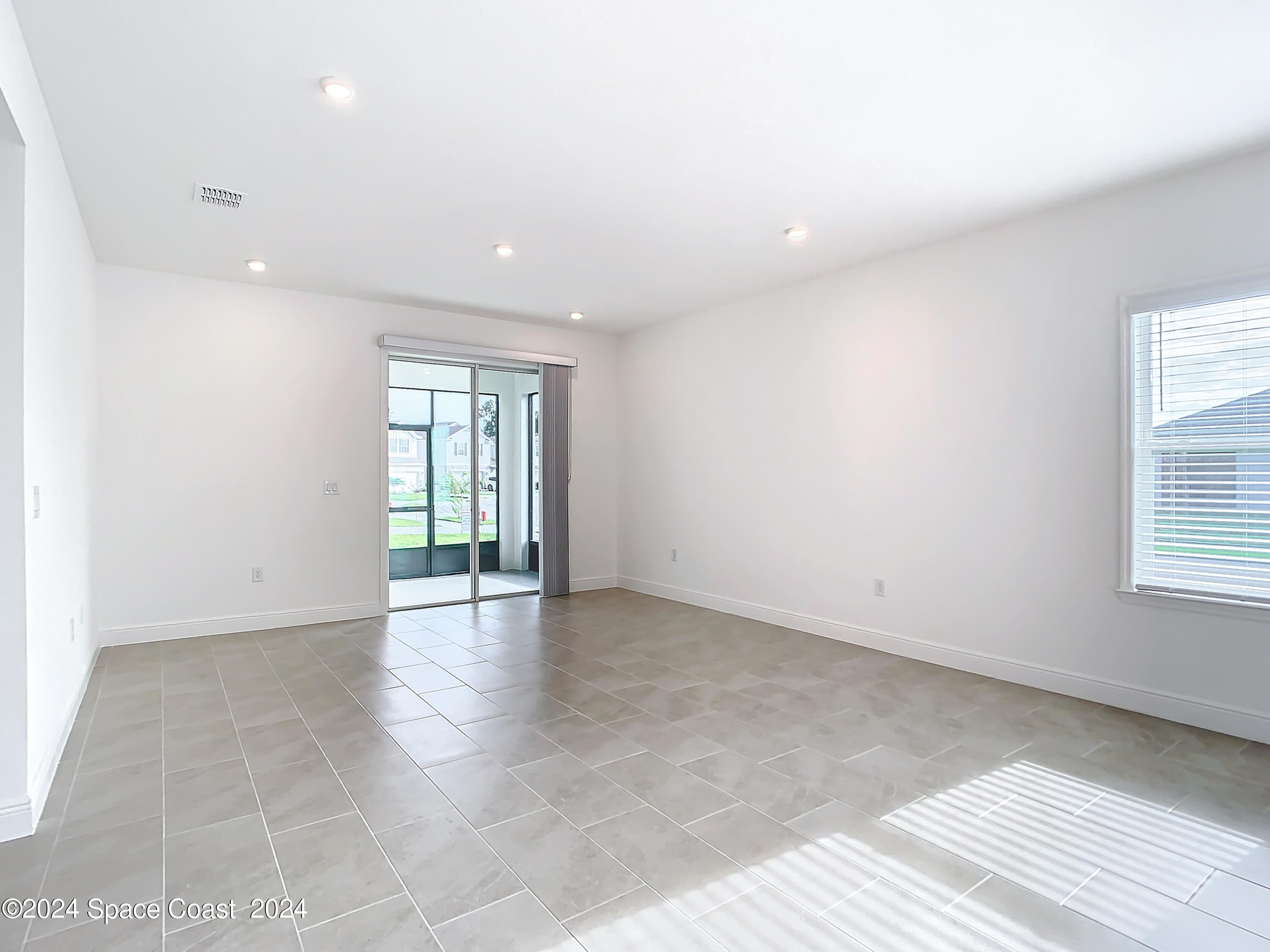 1035 Grantham Lane SE