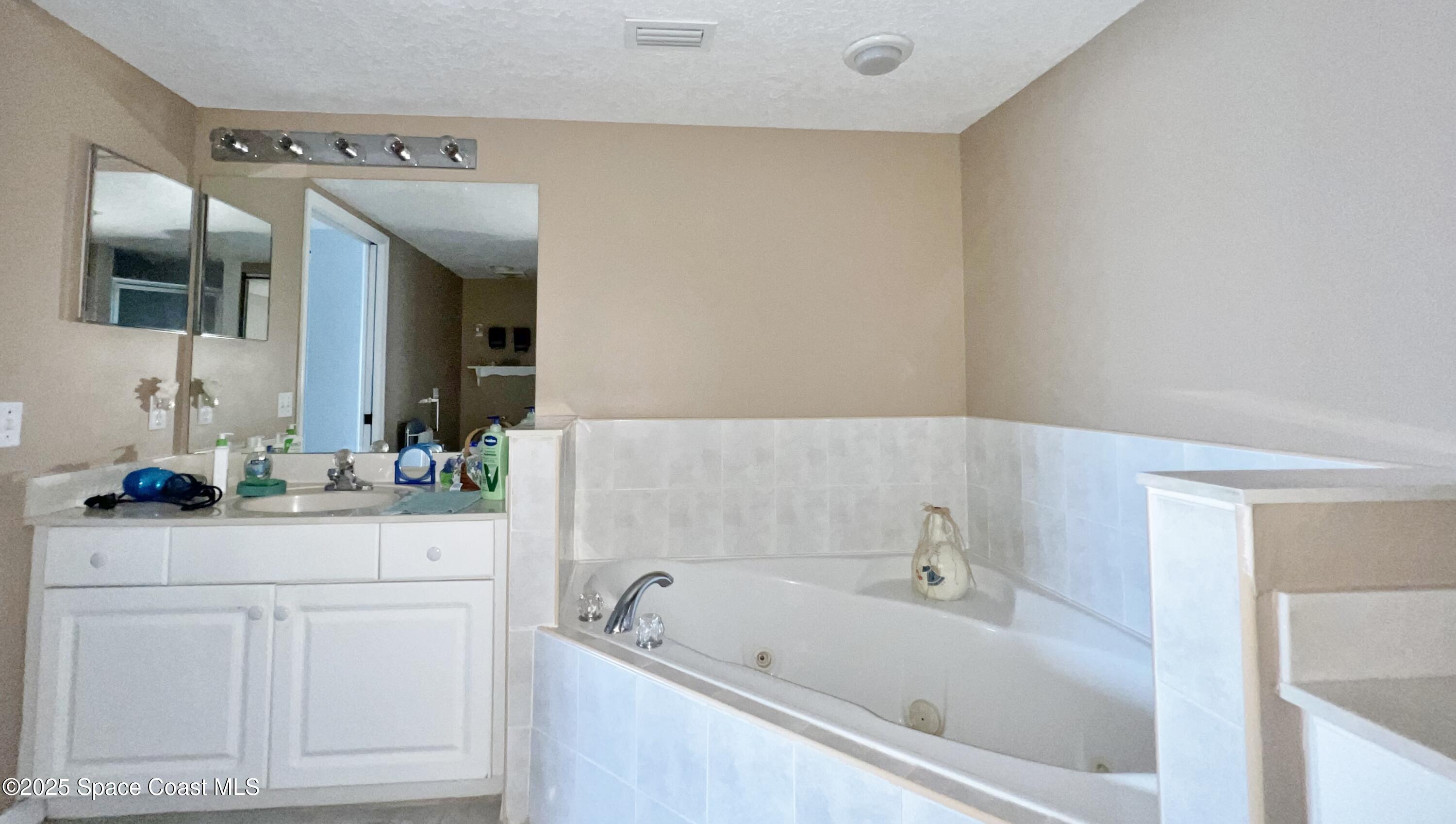 1941 Highway A1a, 405