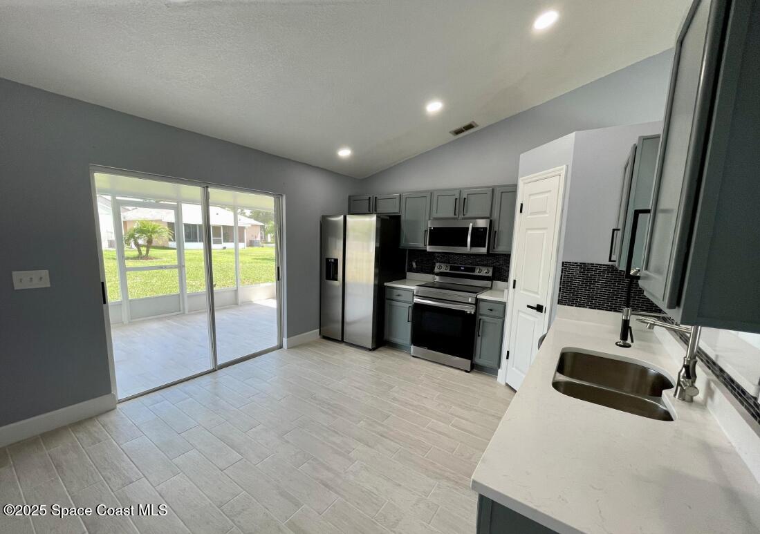 2226 Redwood Circle NE