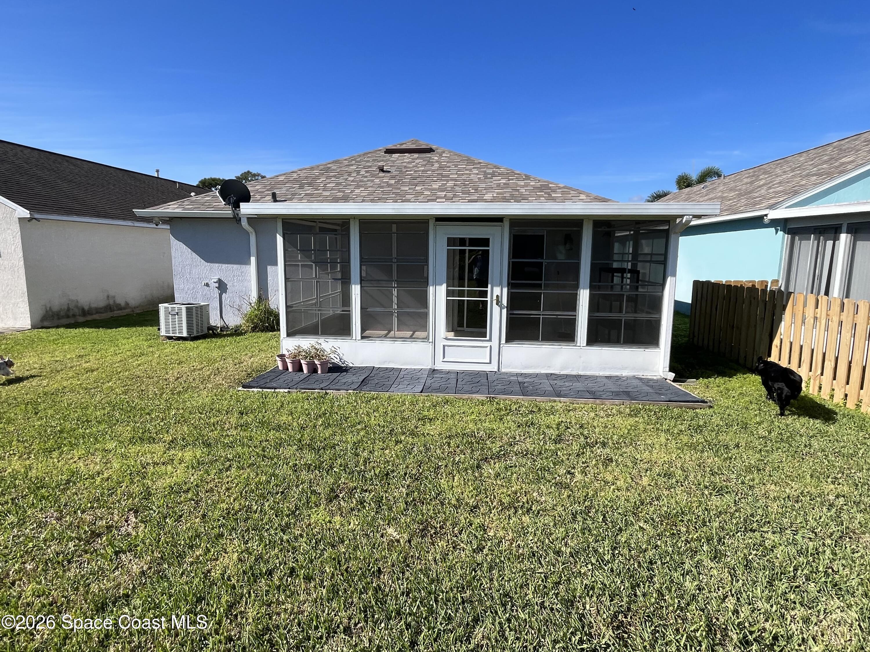 2226 Redwood Circle NE