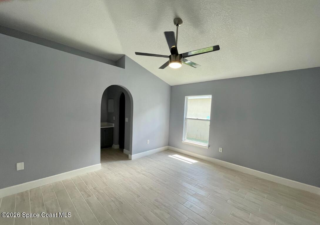 2226 Redwood Circle NE