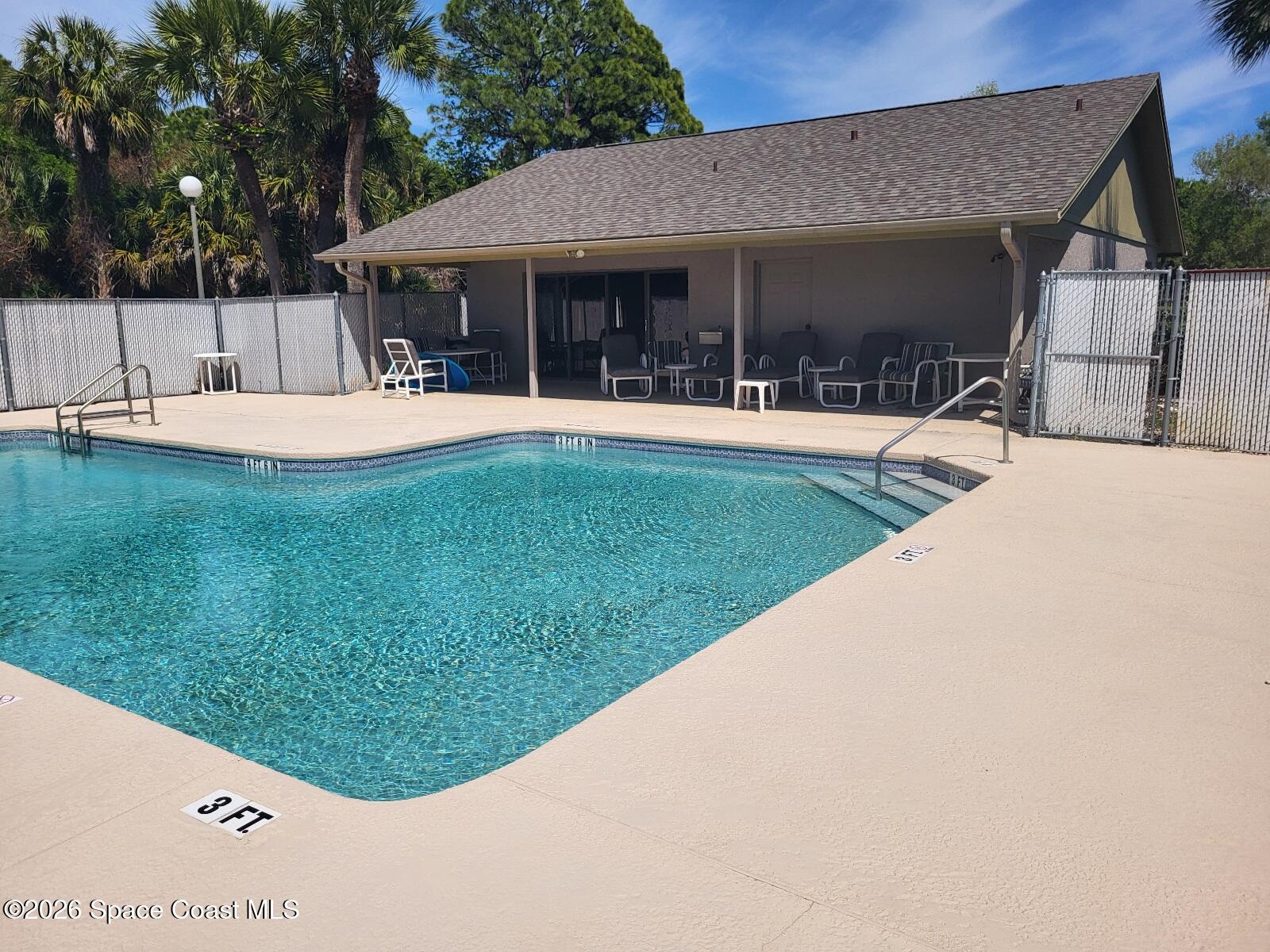 1412 Club Gardens Drive NE