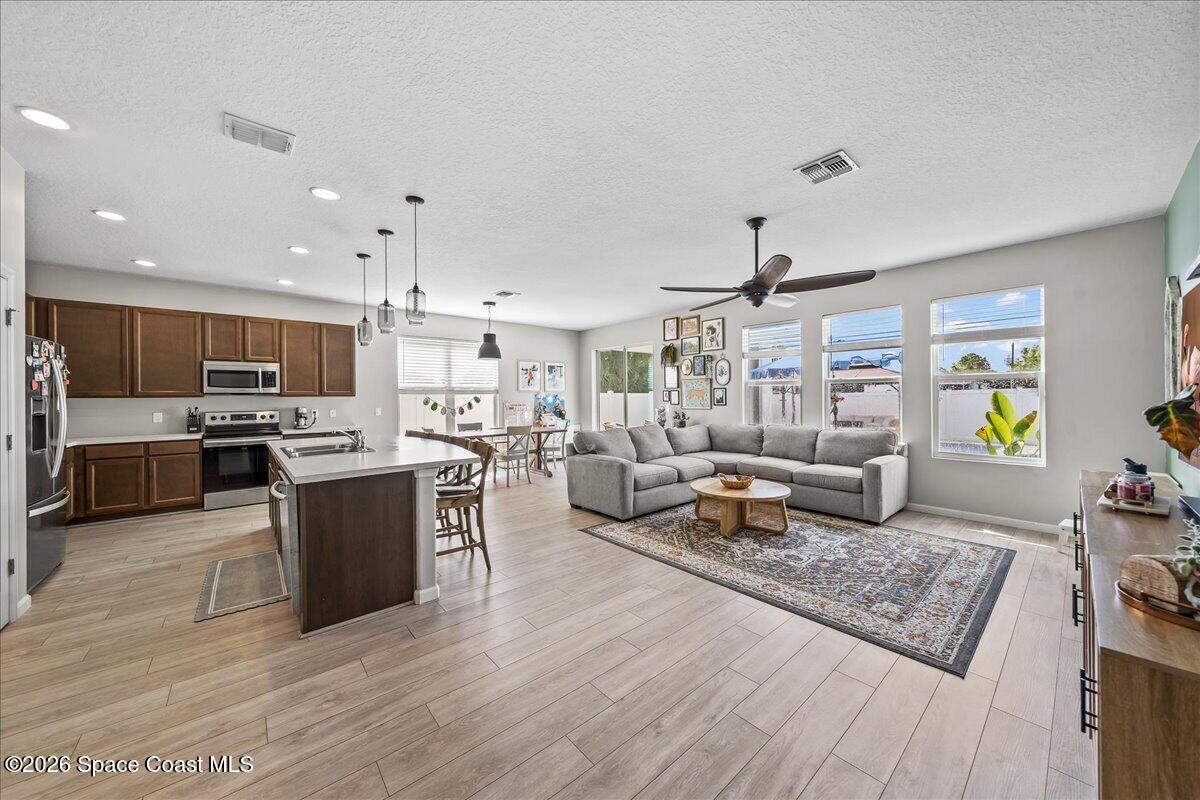 524 Corbin Circle SW