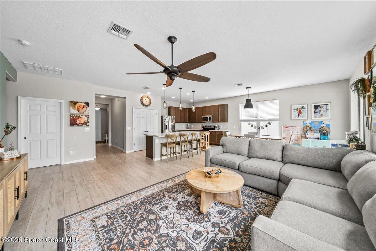 524 Corbin Circle SW