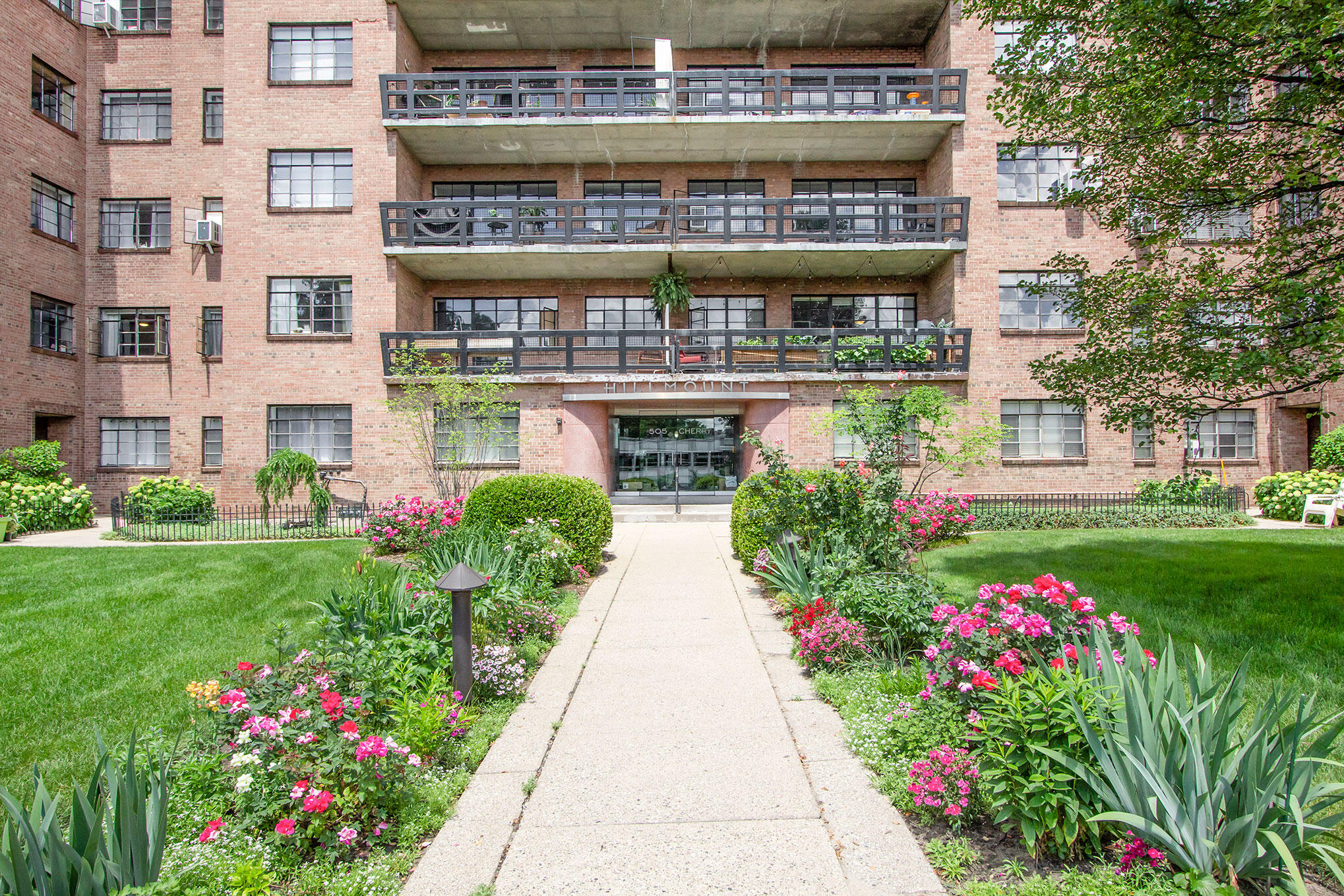 505 Cherry Street SE, 205