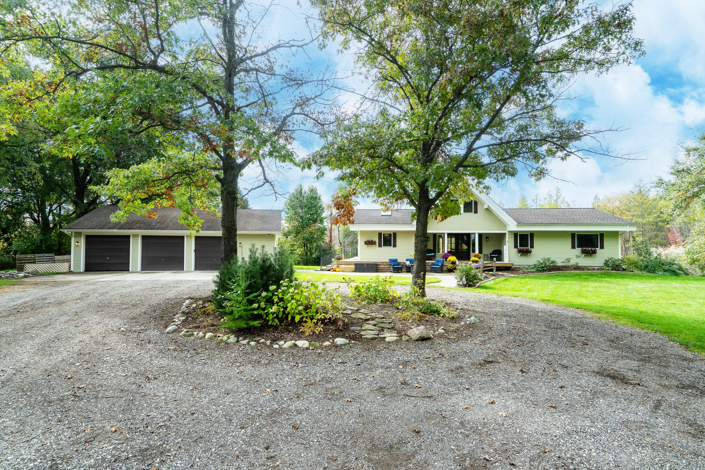 9710 11 Mile Road NE