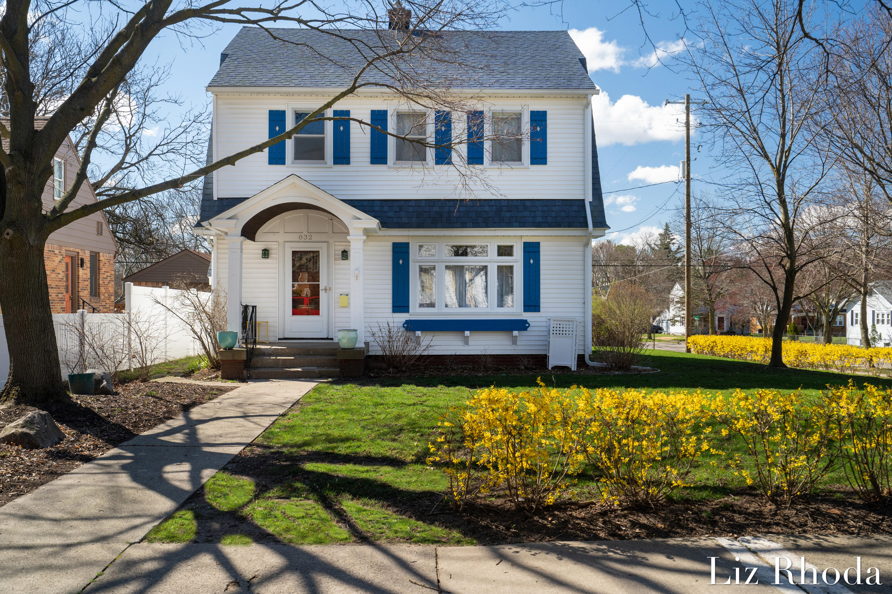 832 Dorroll Street NE