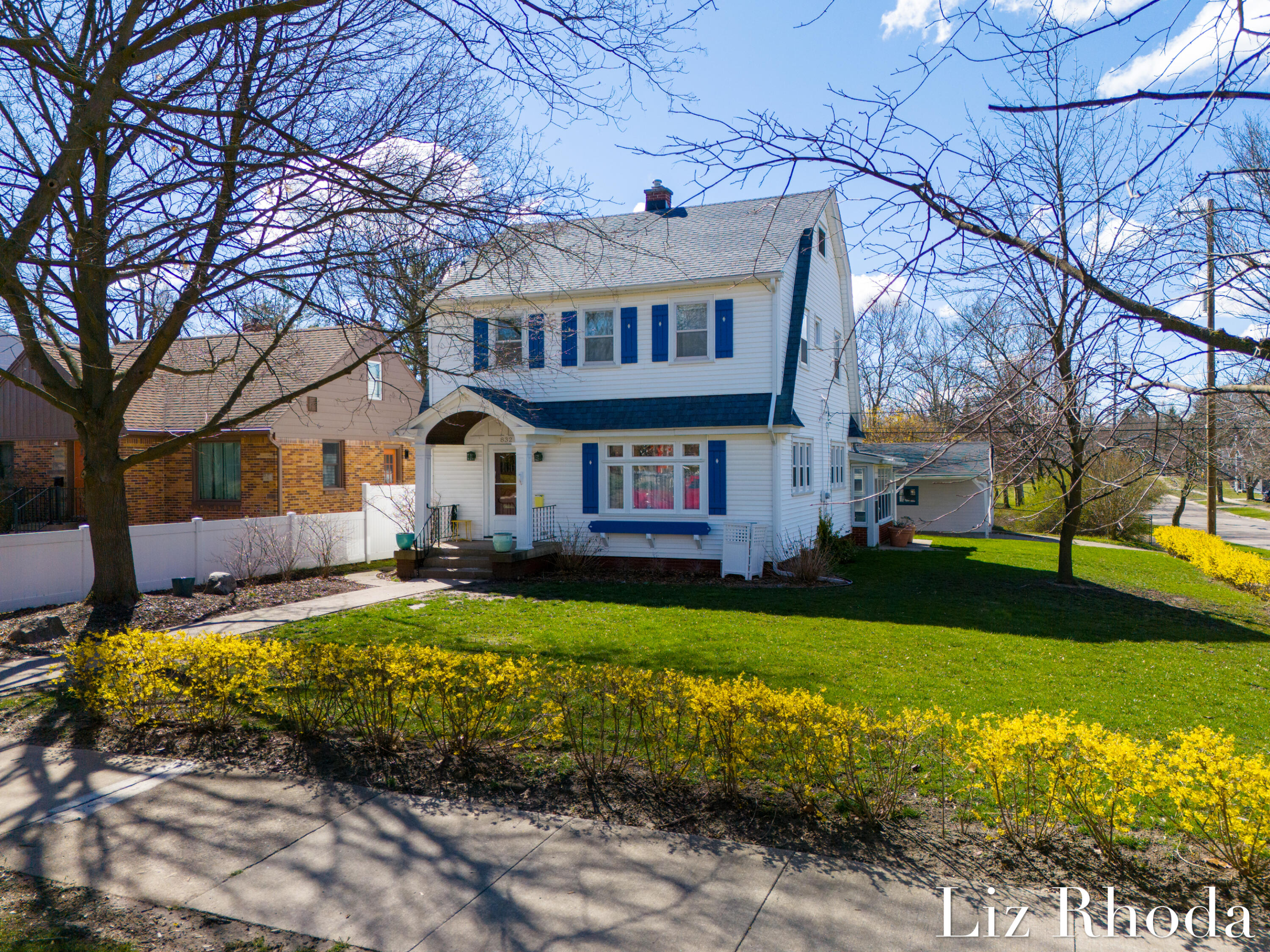 832 Dorroll Street NE