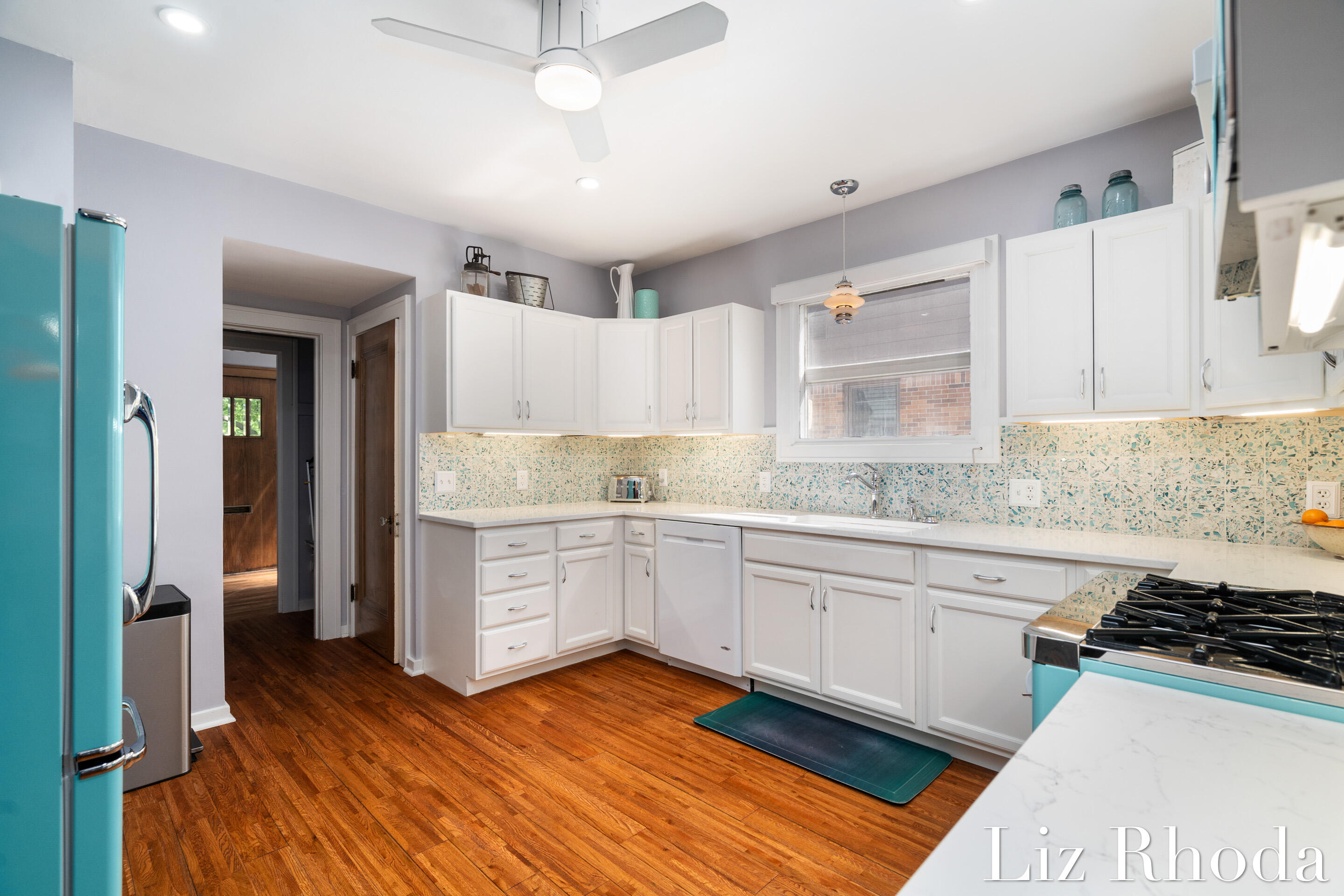 832 Dorroll Street NE