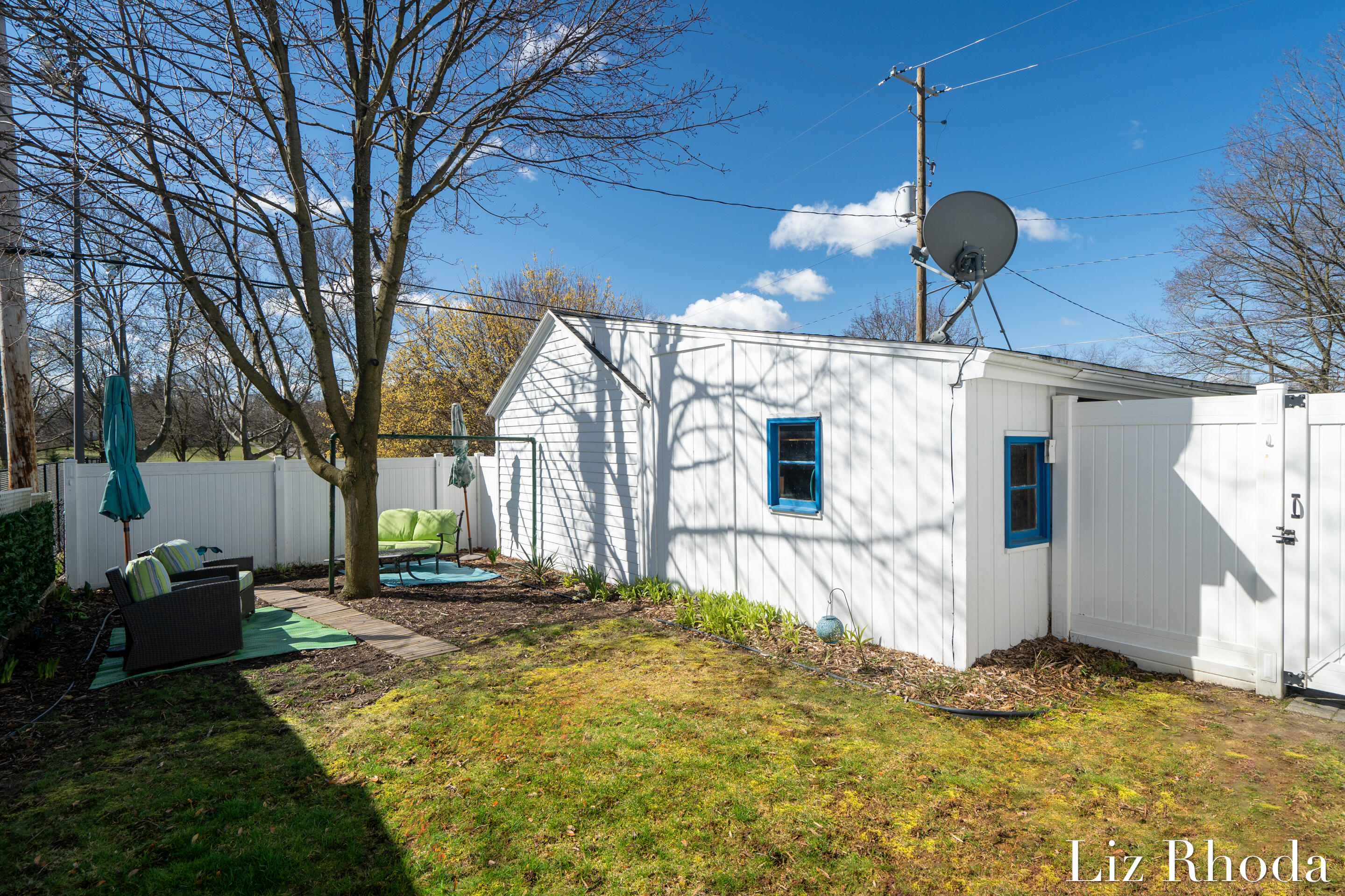 832 Dorroll Street NE