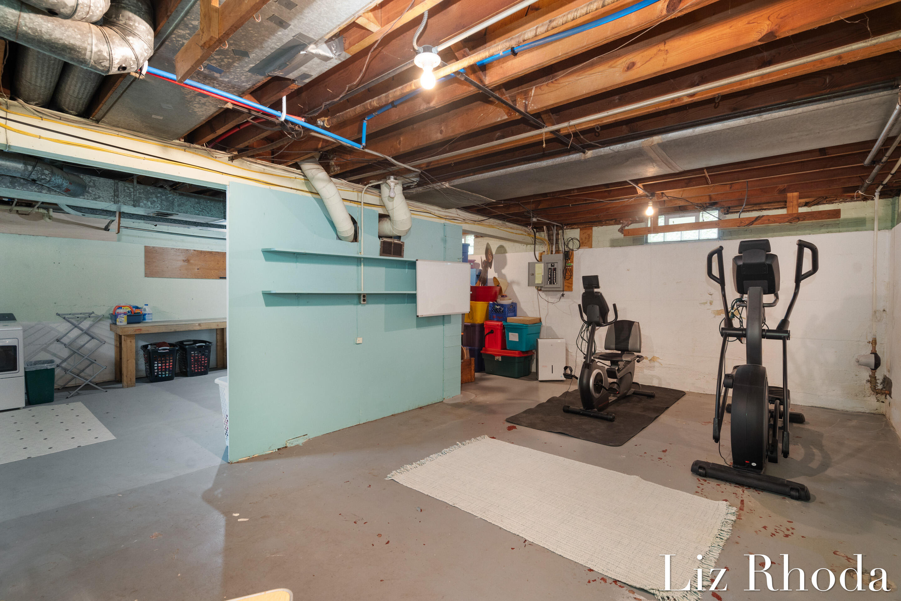 832 Dorroll Street NE