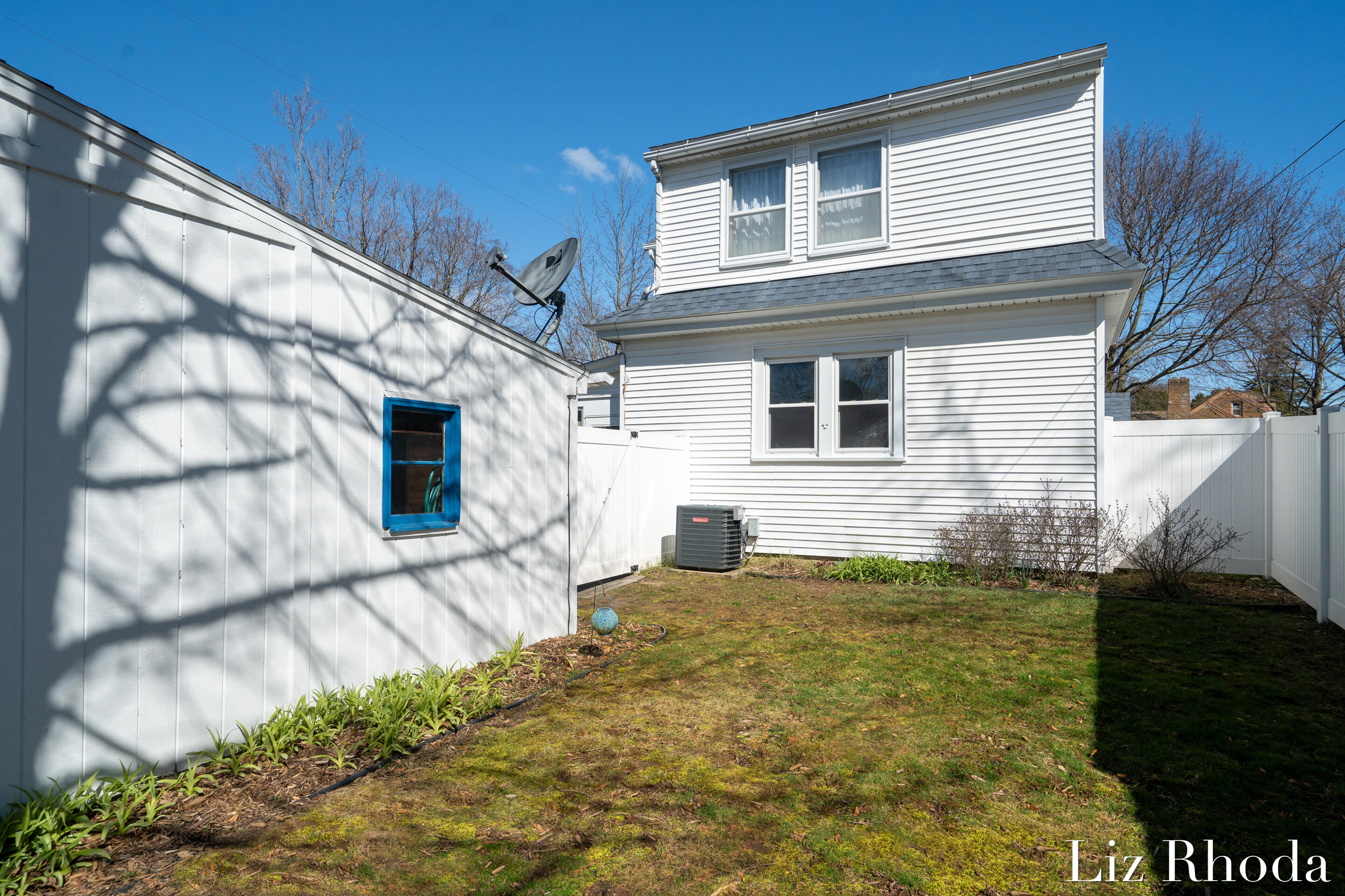 832 Dorroll Street NE