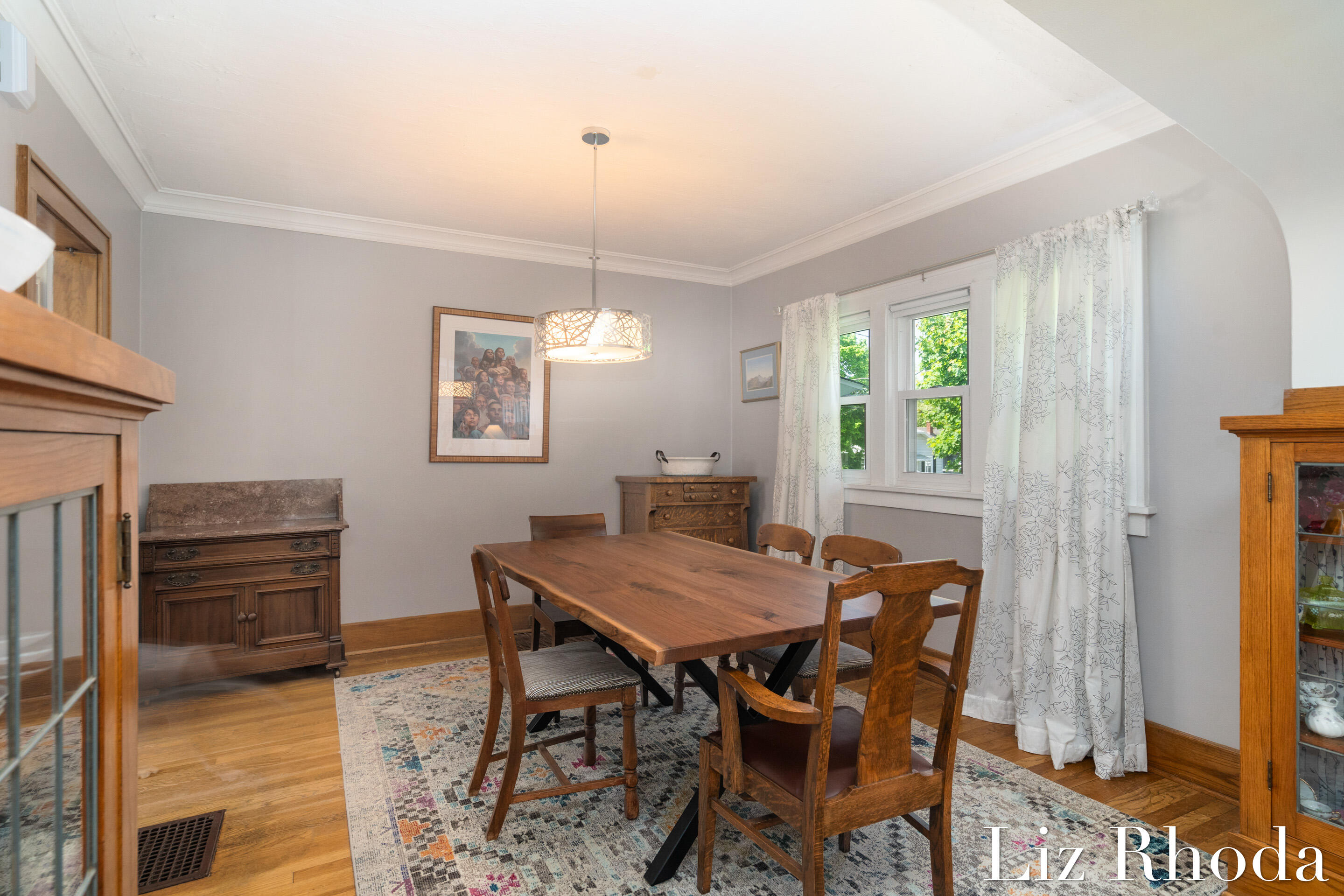 832 Dorroll Street NE