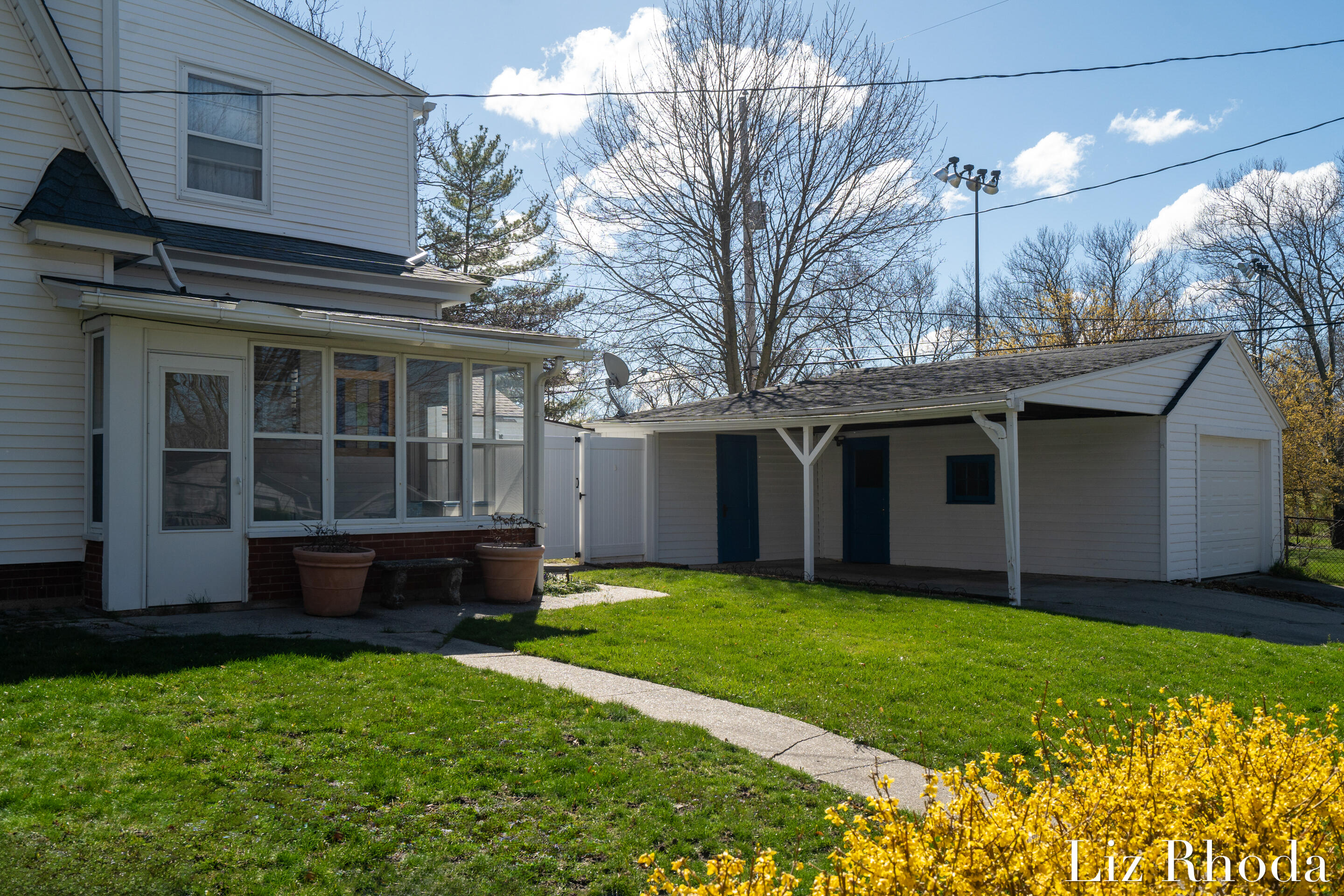 832 Dorroll Street NE