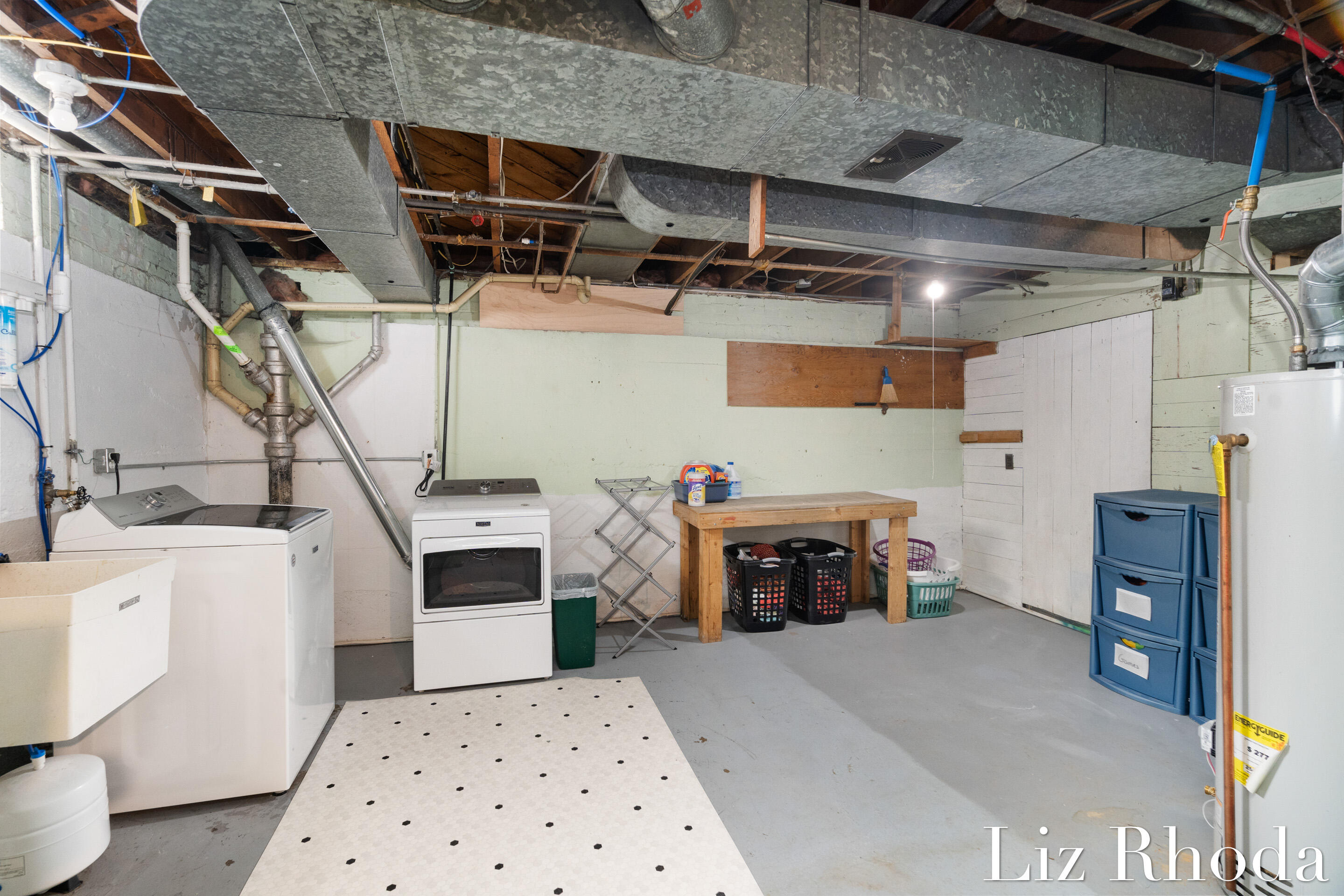 832 Dorroll Street NE