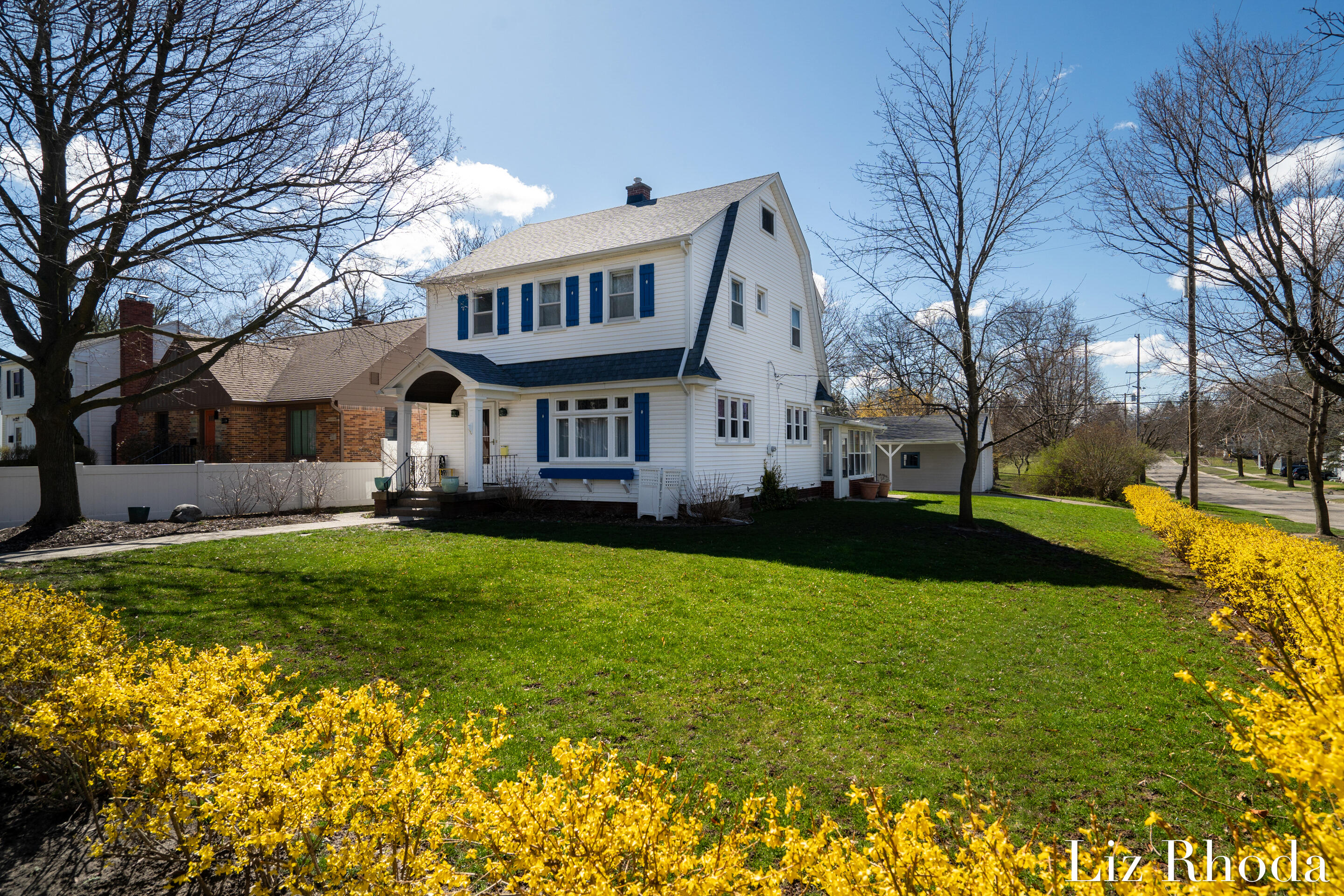 832 Dorroll Street NE