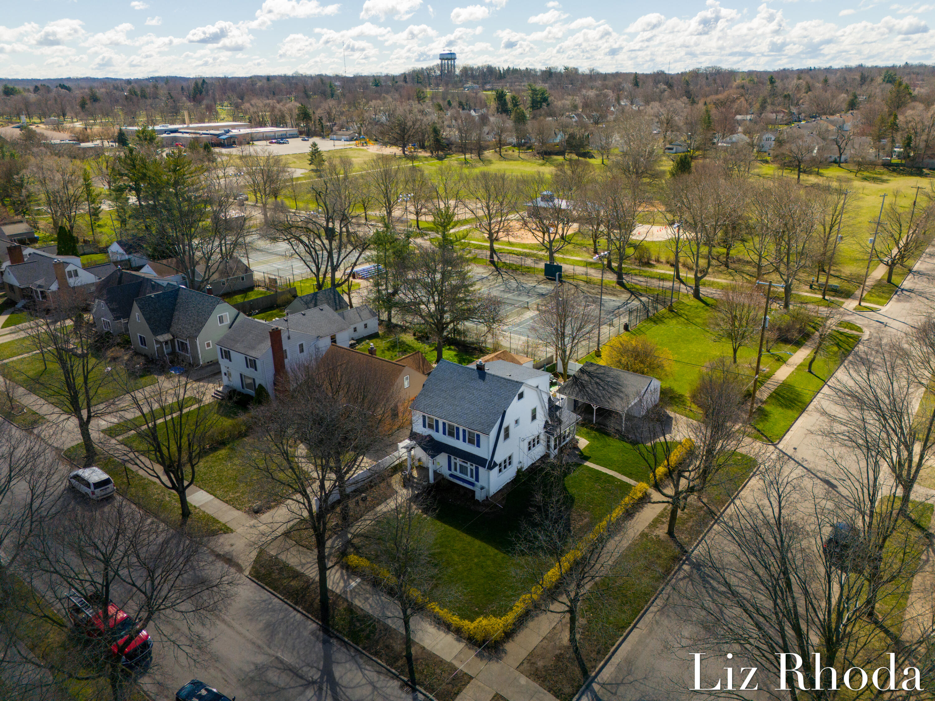 832 Dorroll Street NE