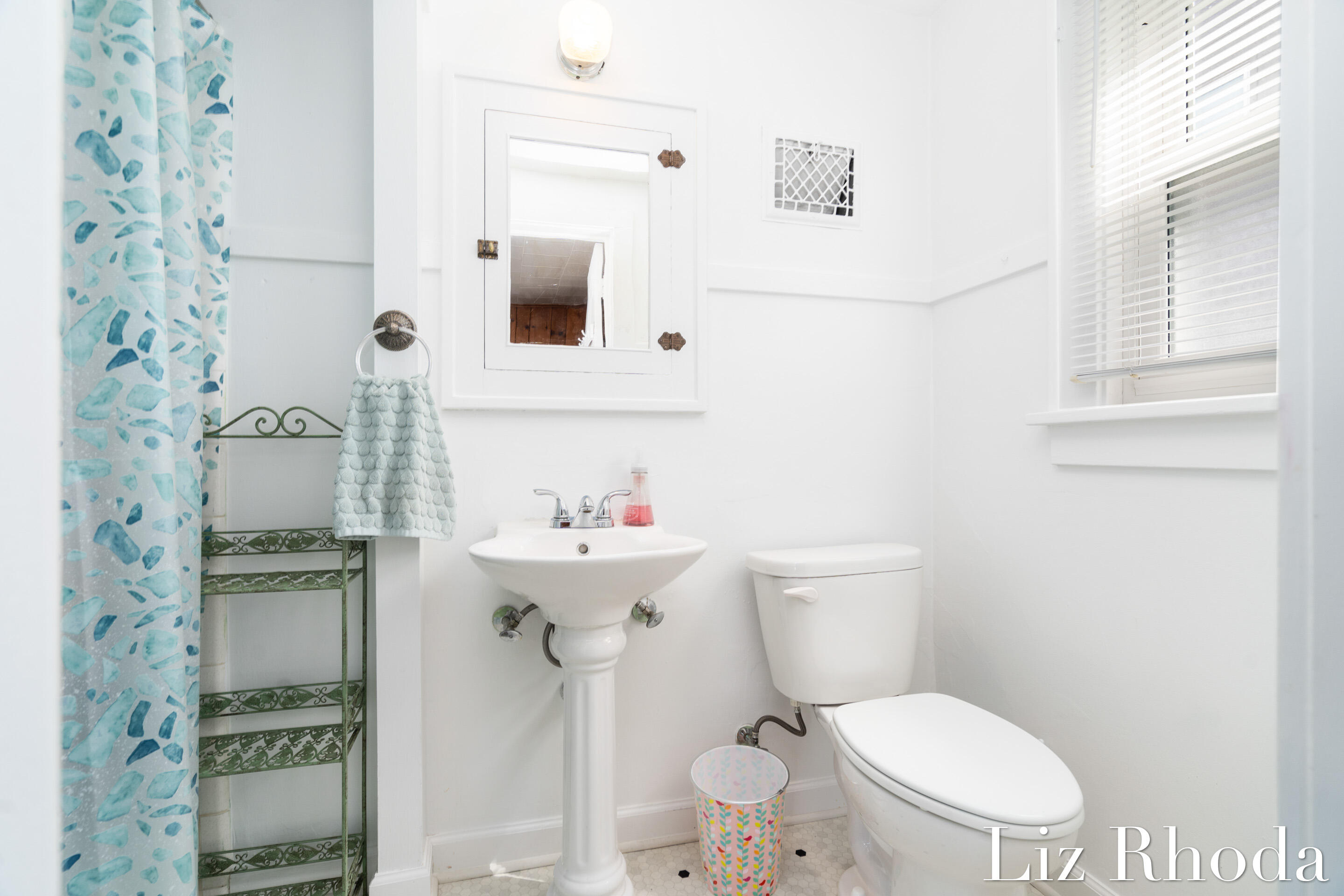 832 Dorroll Street NE