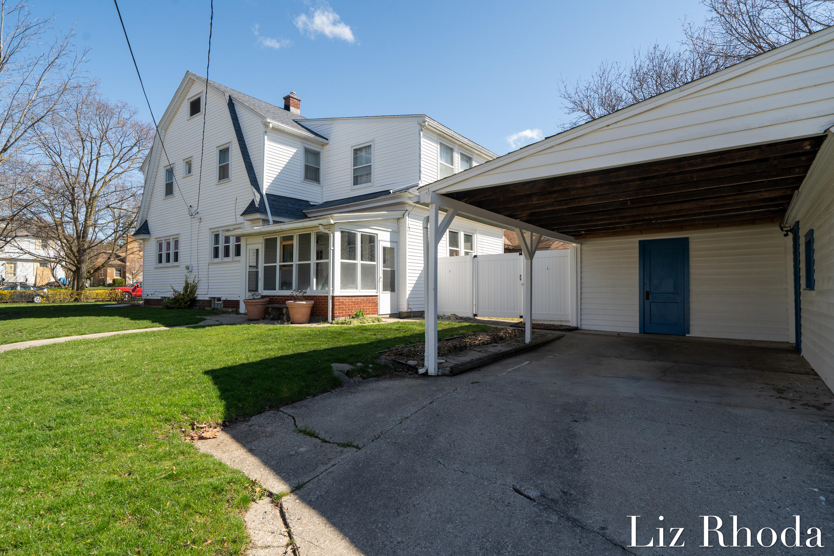 832 Dorroll Street NE