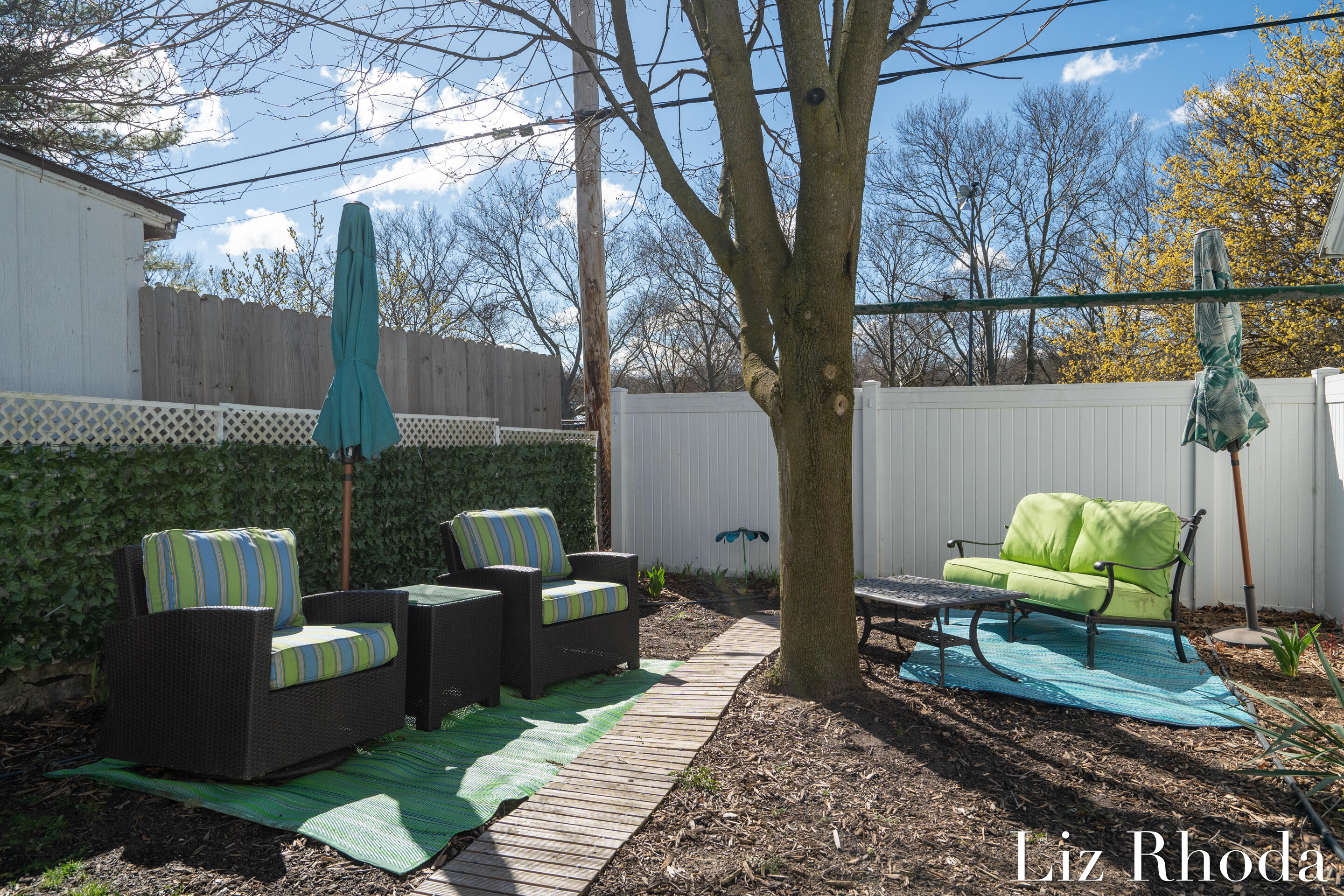 832 Dorroll Street NE