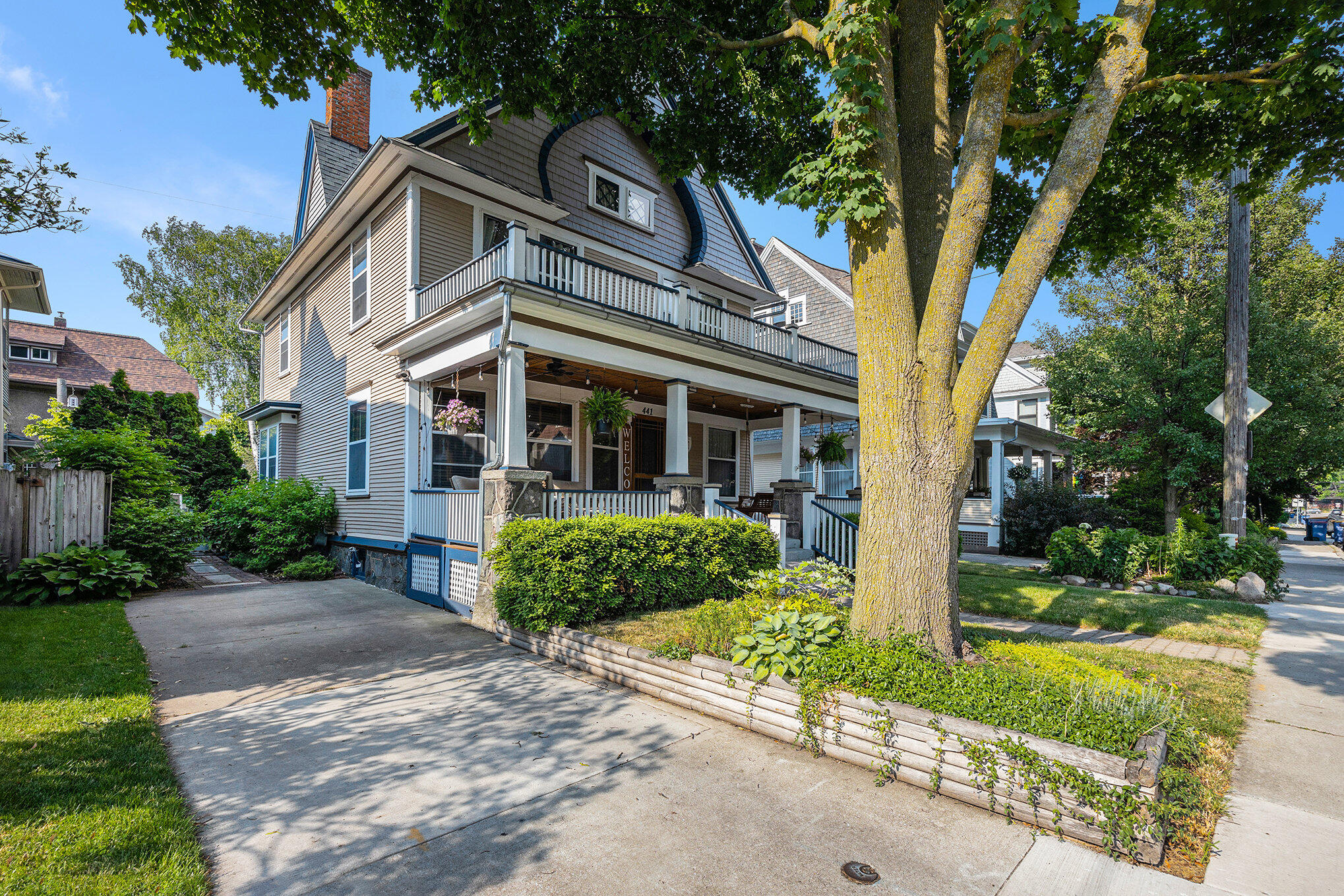 441 Pleasant Street SE