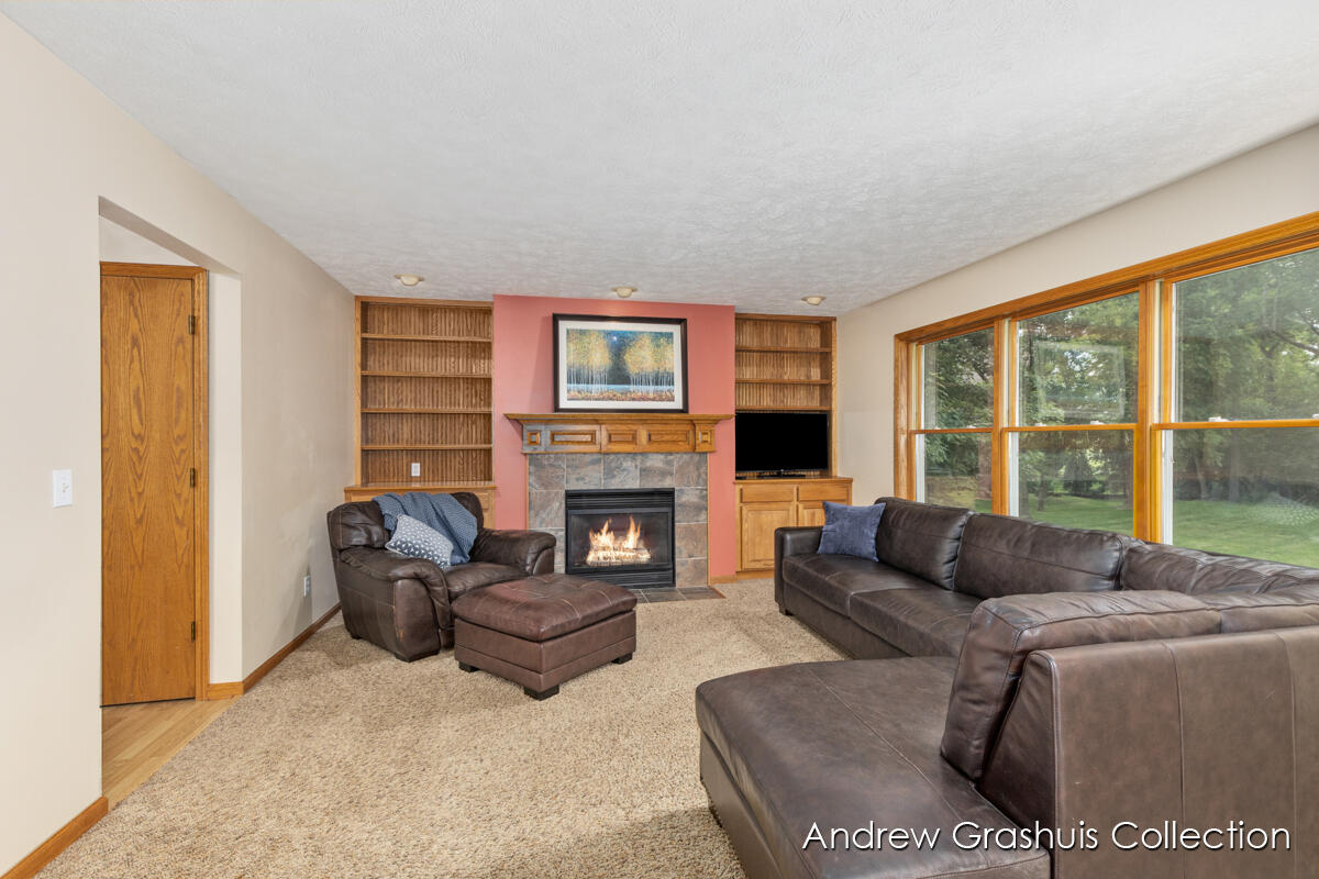 2214 Christine Court SE