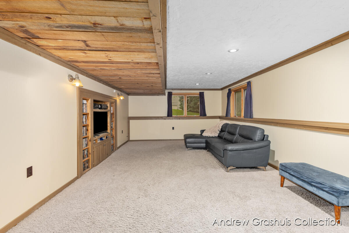 2214 Christine Court SE