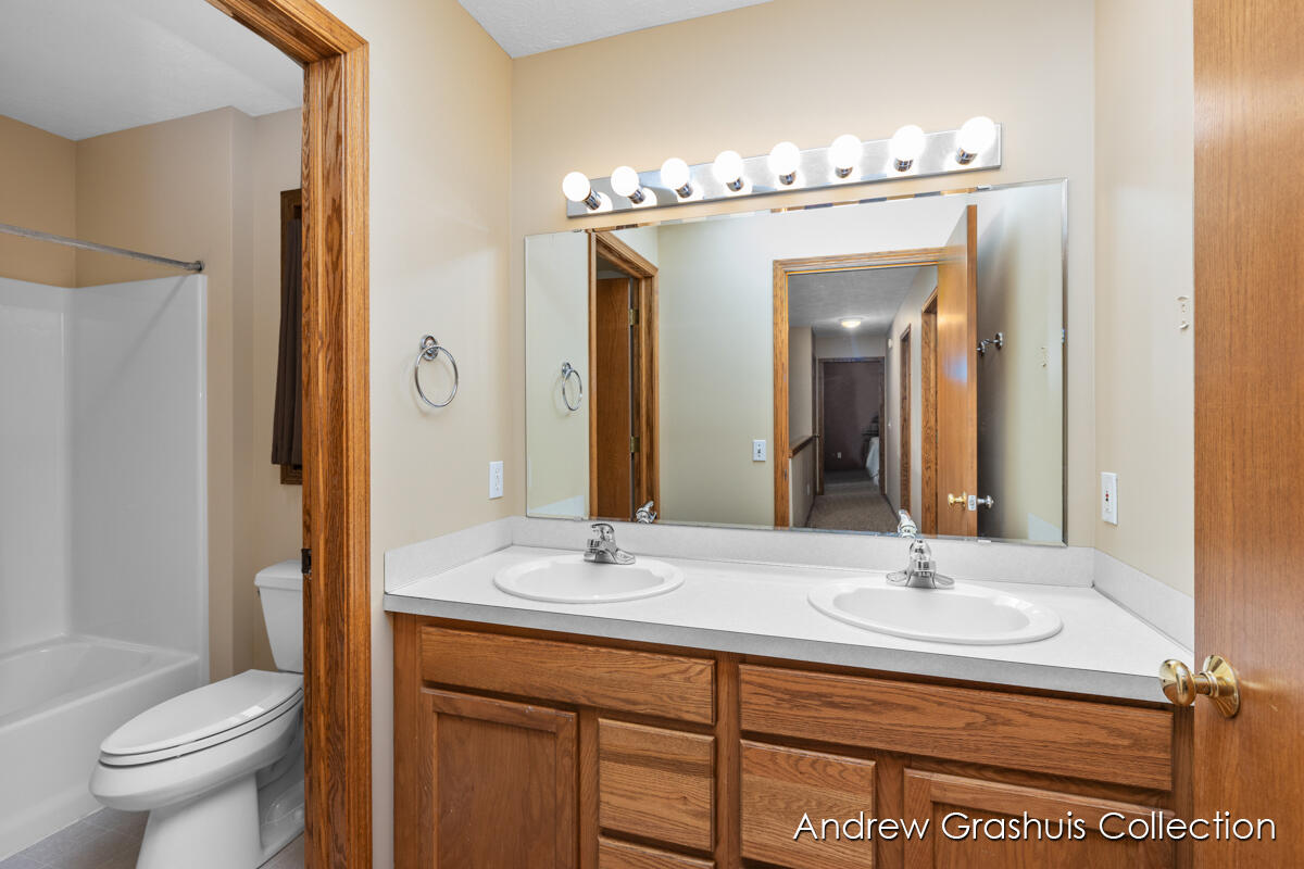 2214 Christine Court SE