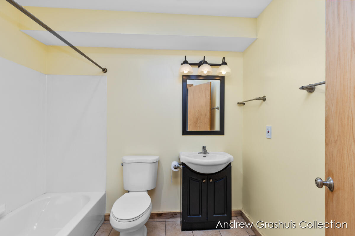 2214 Christine Court SE